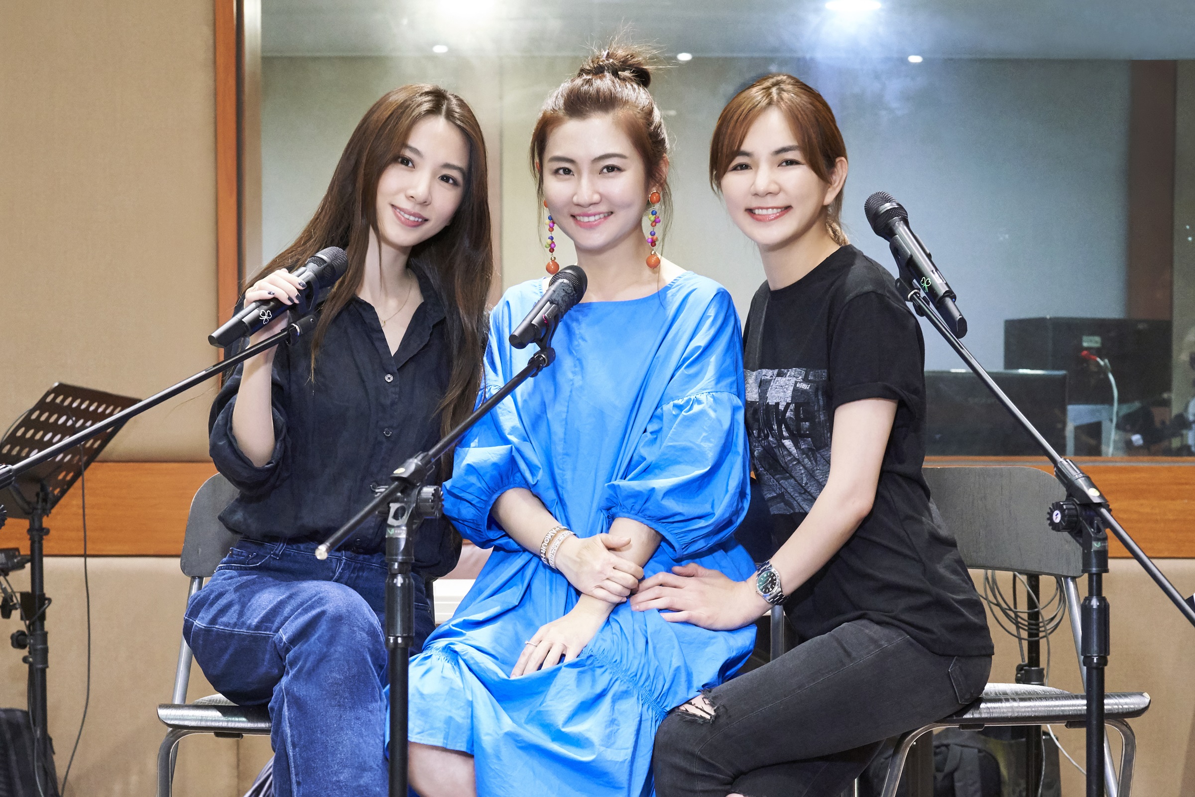 S.H.E出道17周年，邀請青峰為她們量身創作全新單曲〈十七〉。（華研國際提供）