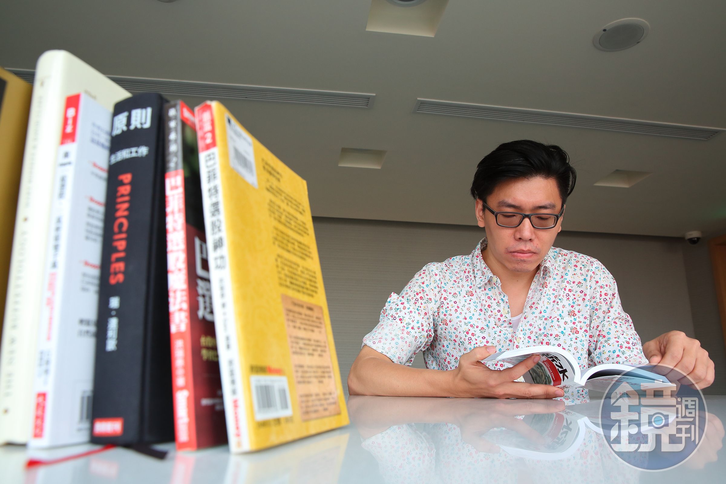 王昭弘習慣每週讀1本投資書，加強投資觀念。