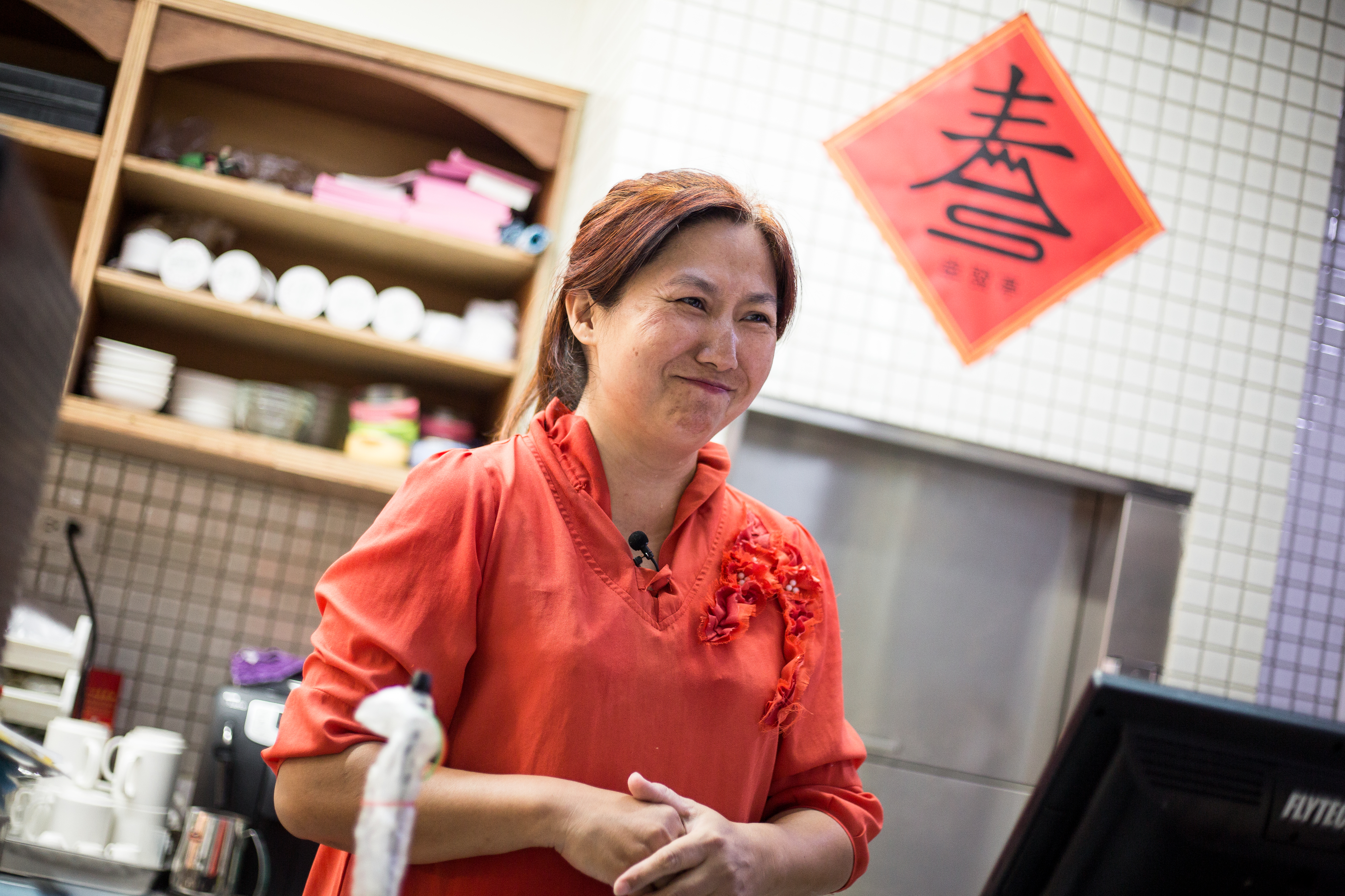 陳薇竹是天生傻大姐，常被人騙錢還覺得對方可憐。