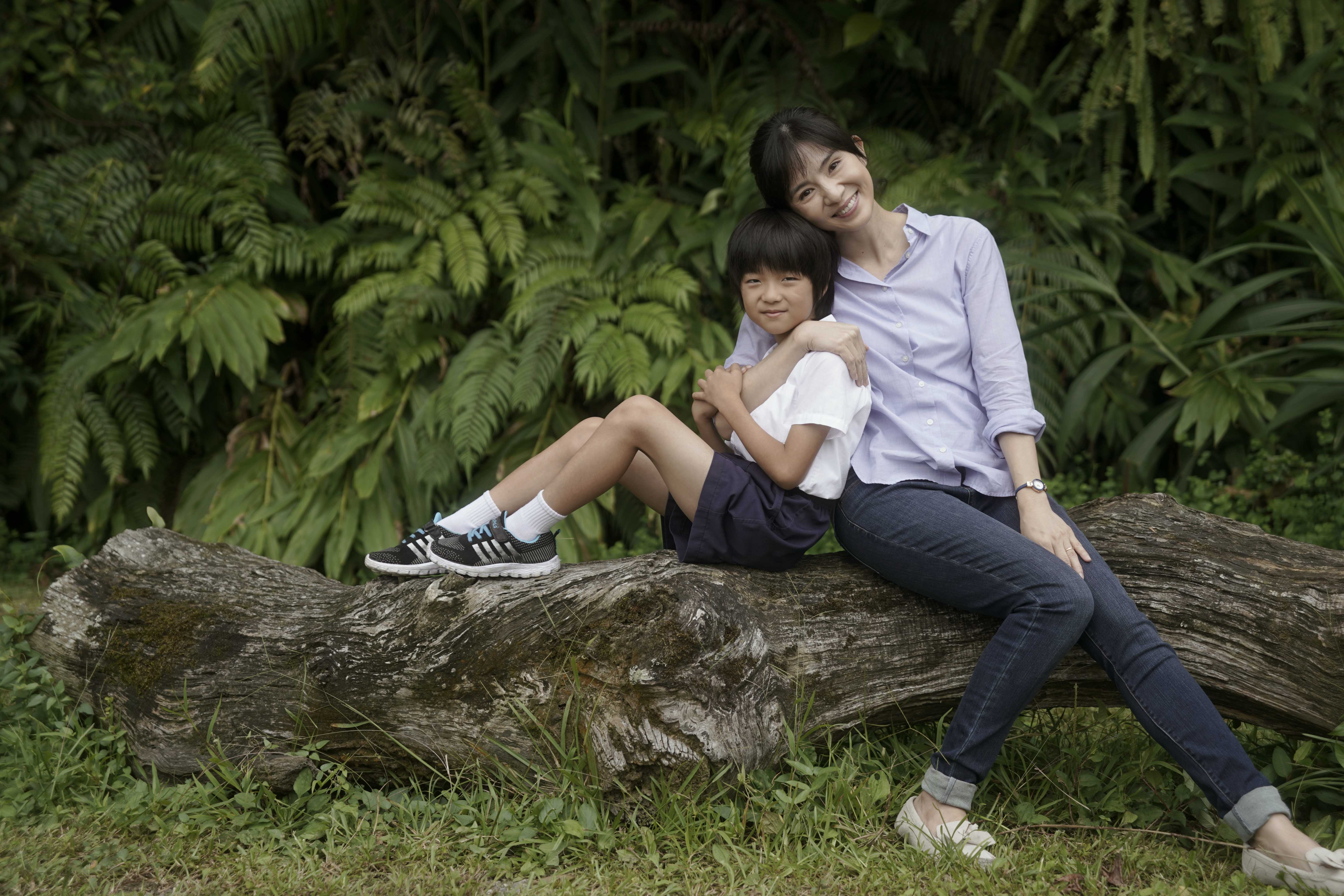 楊采妮多年未演台片，這次被《嗨！神獸》的劇本打動演出漁村媳婦，想把戲中兒子白潤音從漁村帶回台北。（滿滿額娛樂提供）