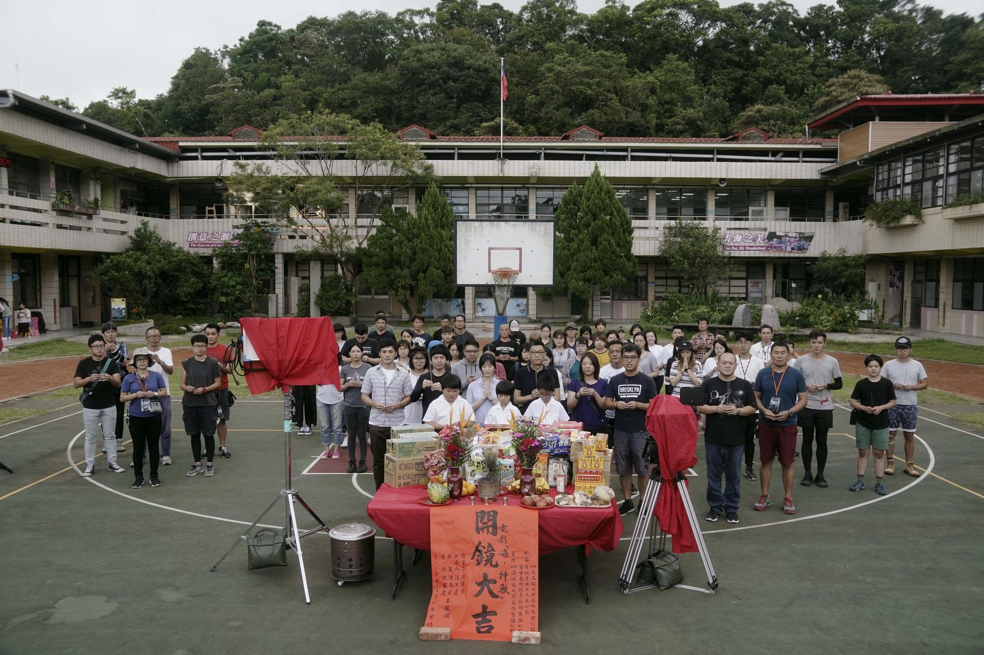 《嗨！神獸》號稱台灣首部真人動畫奇幻電影，23日舉行開鏡儀式。（滿滿額娛樂提供）