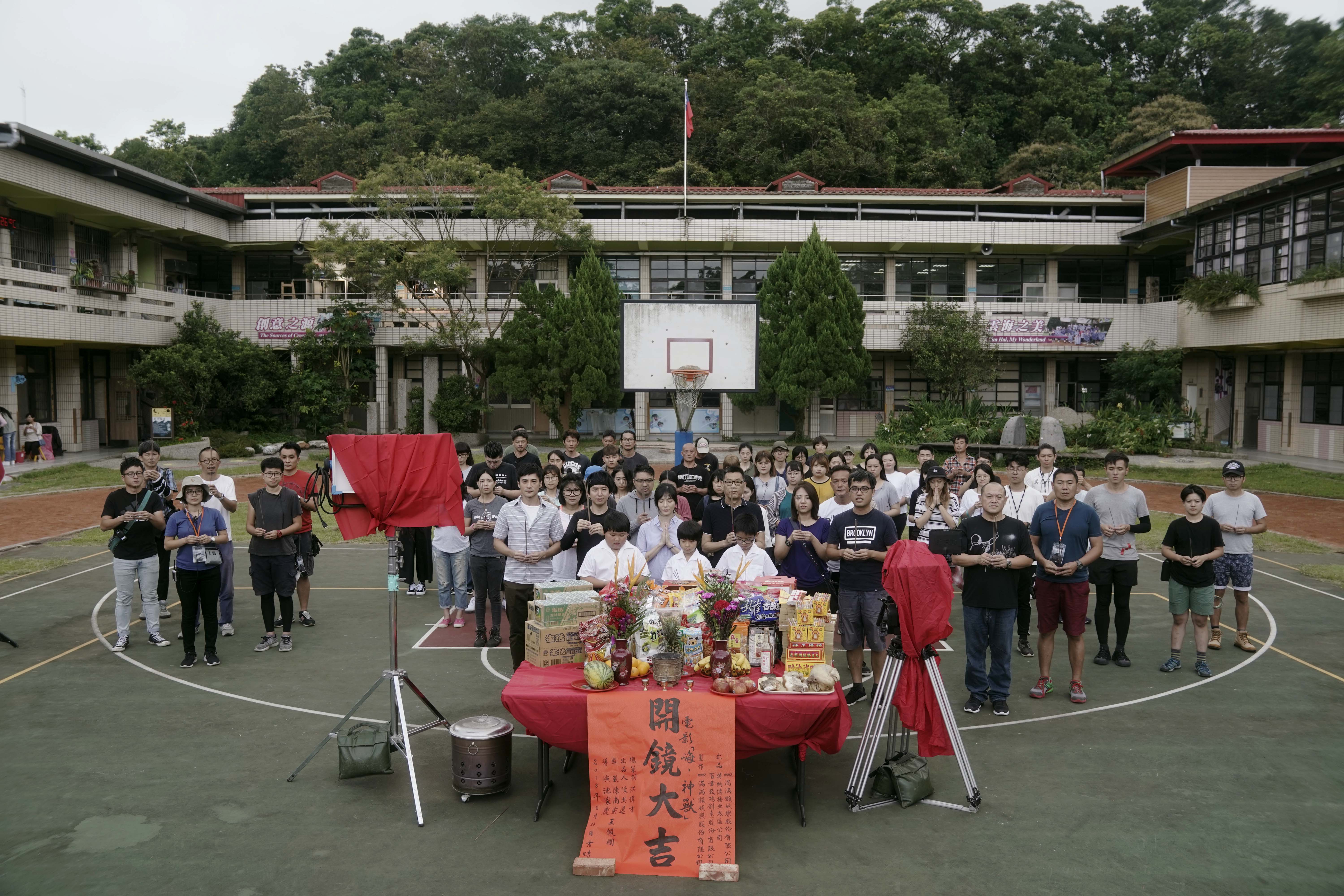 《嗨！神獸》號稱台灣首部真人動畫奇幻電影，23日舉行開鏡儀式。（滿滿額娛樂提供）