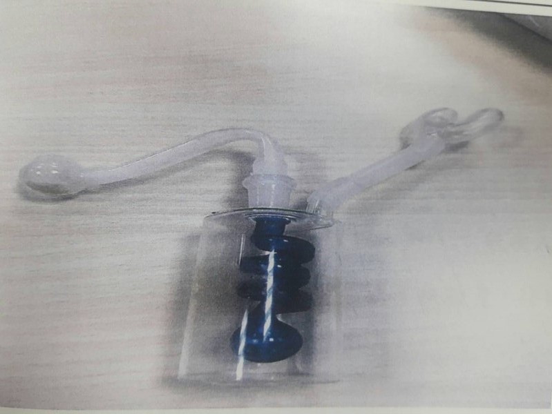 警方起出戴姓男子攜帶的毒品吸食器。（警方提供）