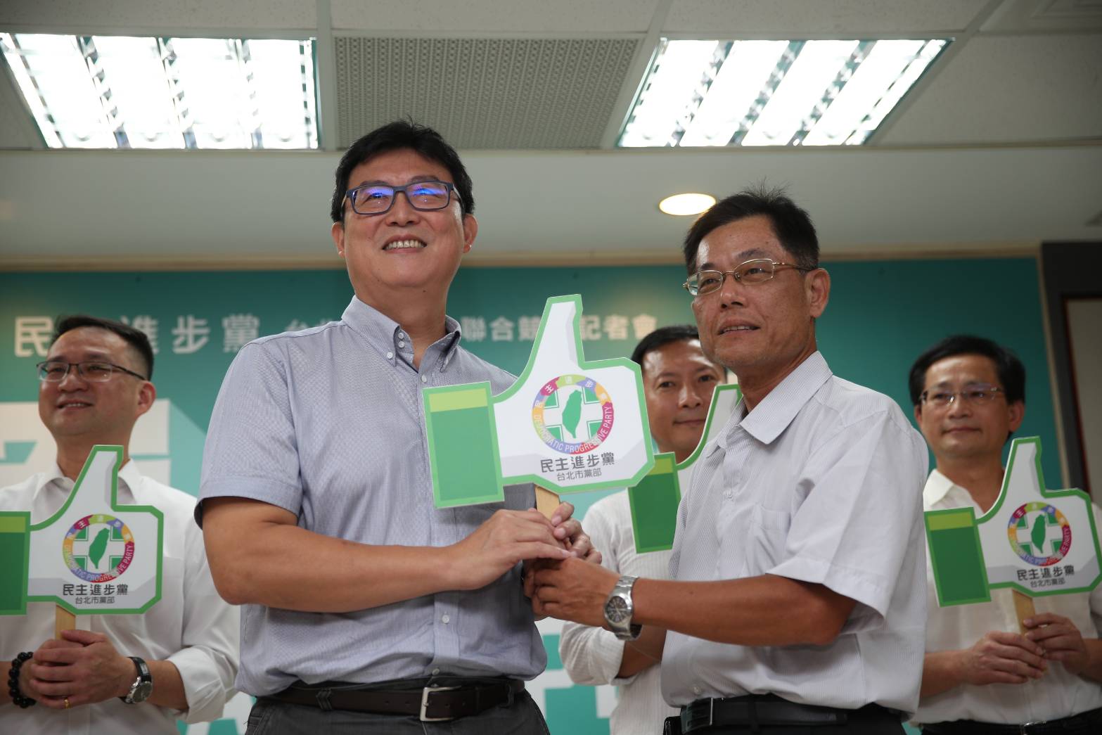 姚文智原訂週六與蔡英文合體的登山健行活動,因高雄豪雨成災決定延期。(姚文智辦公室提供)