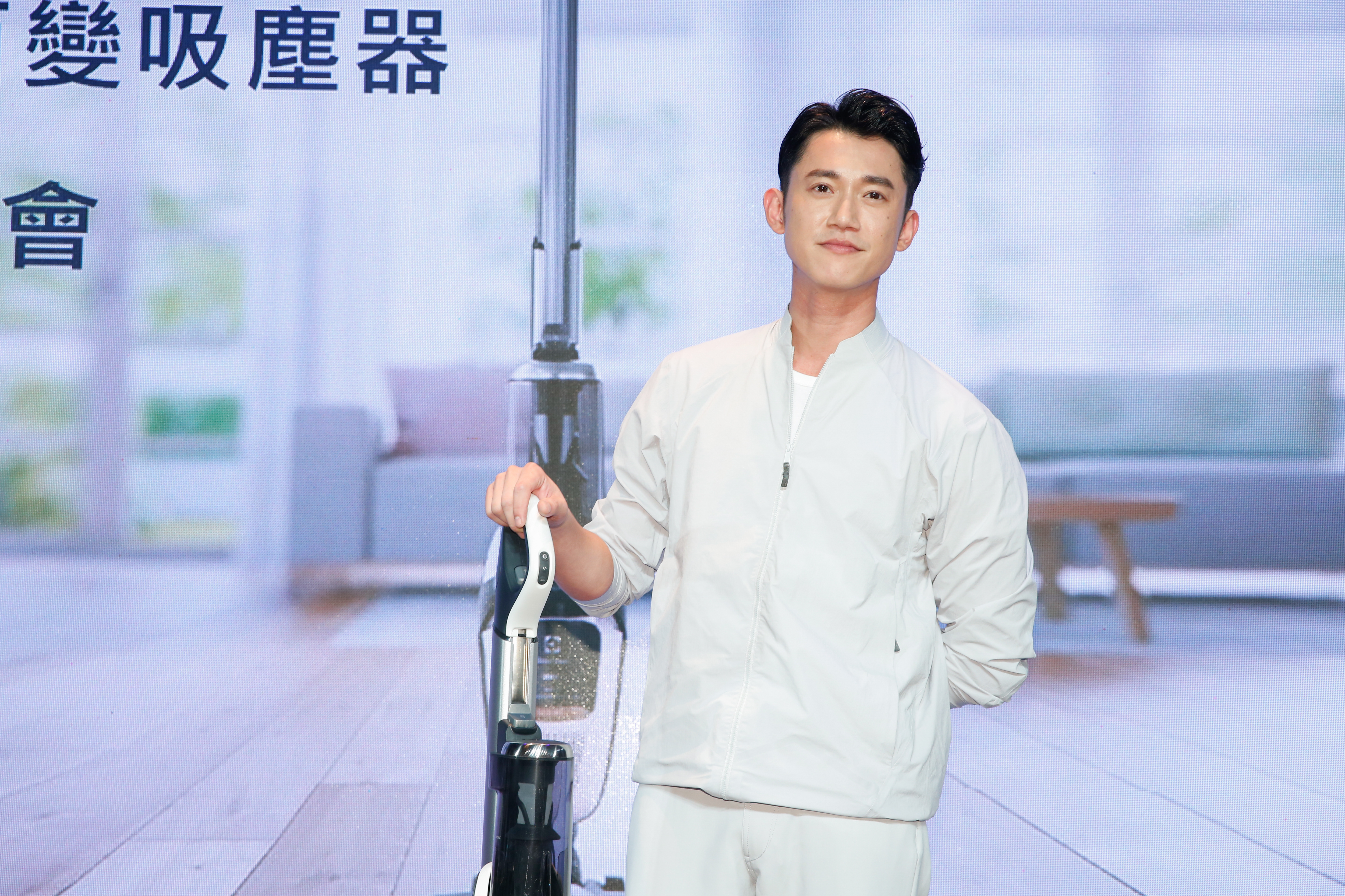 吳慷仁有計畫跟朋友去看極光,但問到是誰,卻敏感地表示沒有藝人朋友。