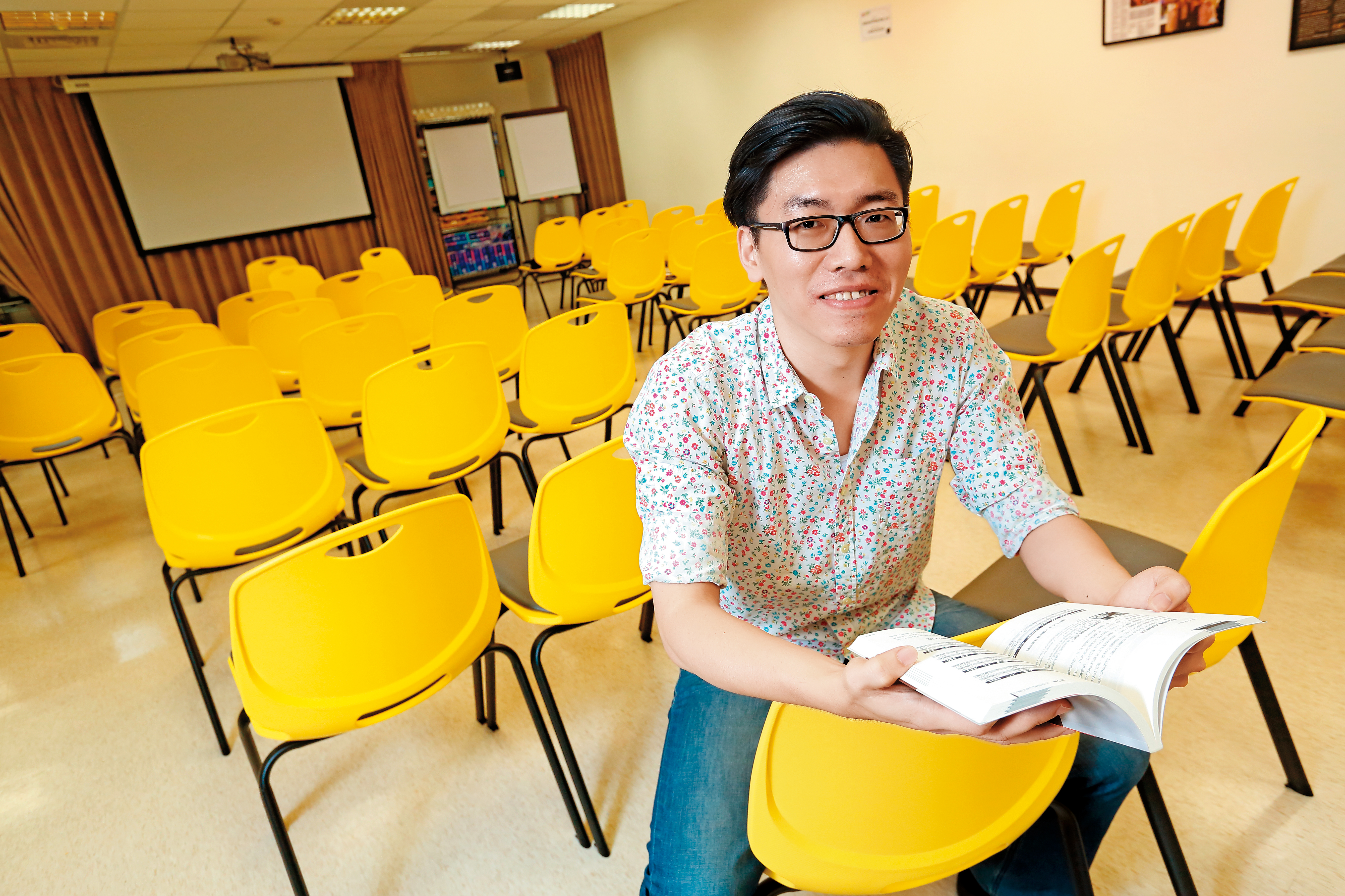 存股8年的王昭弘，如今每年領到的息收，已經超過一般上班族年薪。