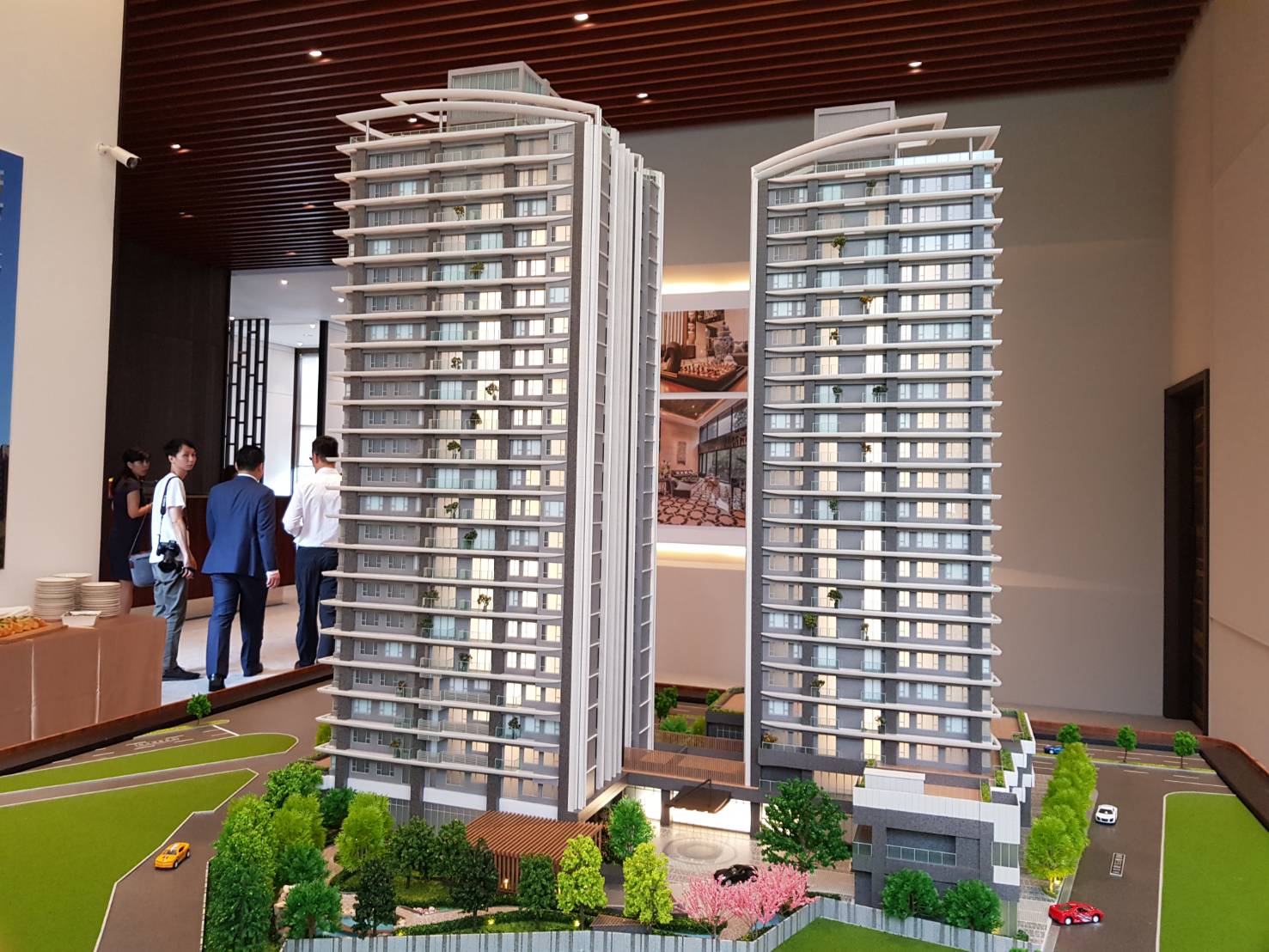 忠孝詠吉採雙塔式建築,聘請大師光井純打造建築外觀。