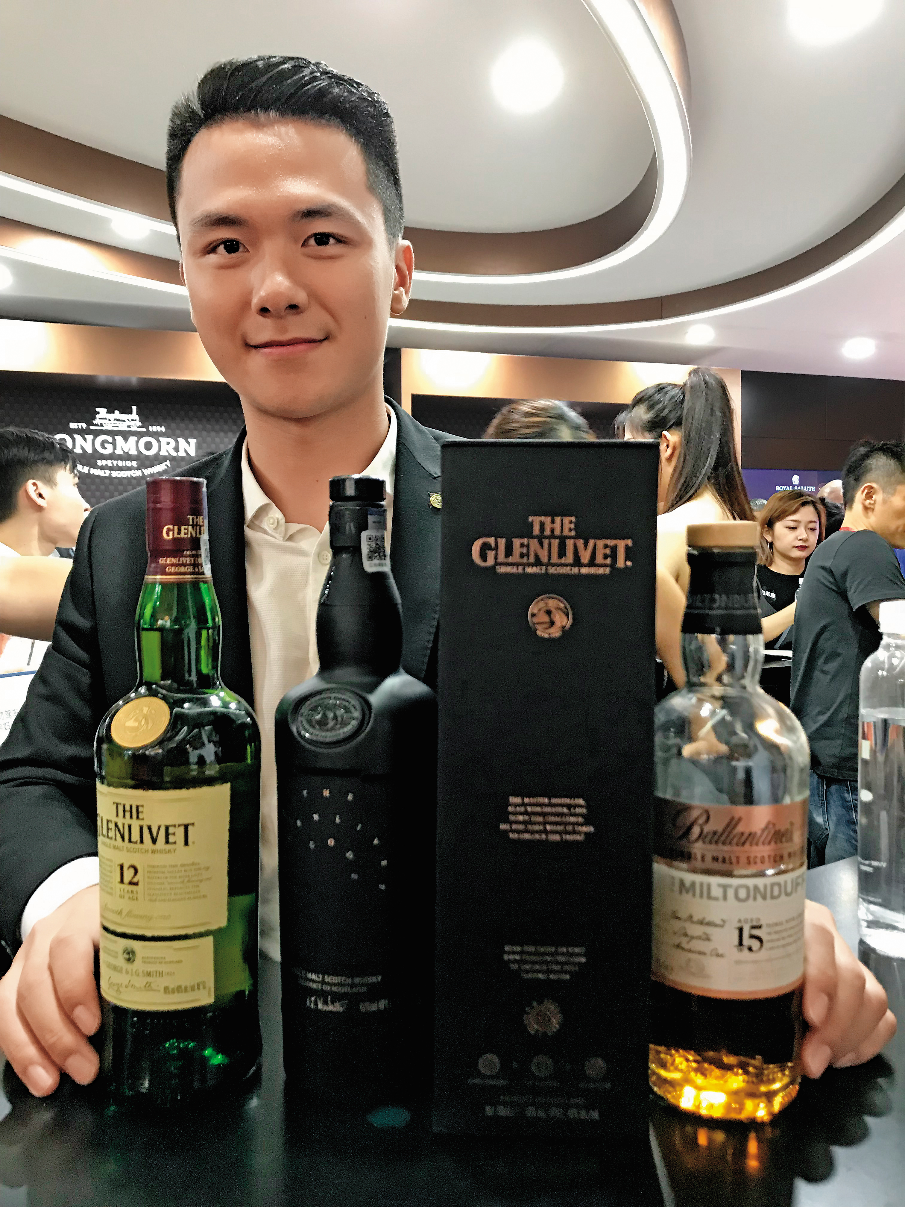 保樂力加中國區的威士忌品牌大使邱敬懿,來自台灣,威士忌知識紮實。