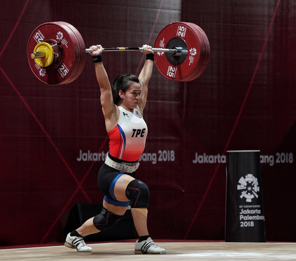 郭婞淳在亞運舉重女子58公斤級，以總和235公斤舉回生涯第一面亞運金牌。（取自蔡英文 Tsai Ing-wen臉書）
