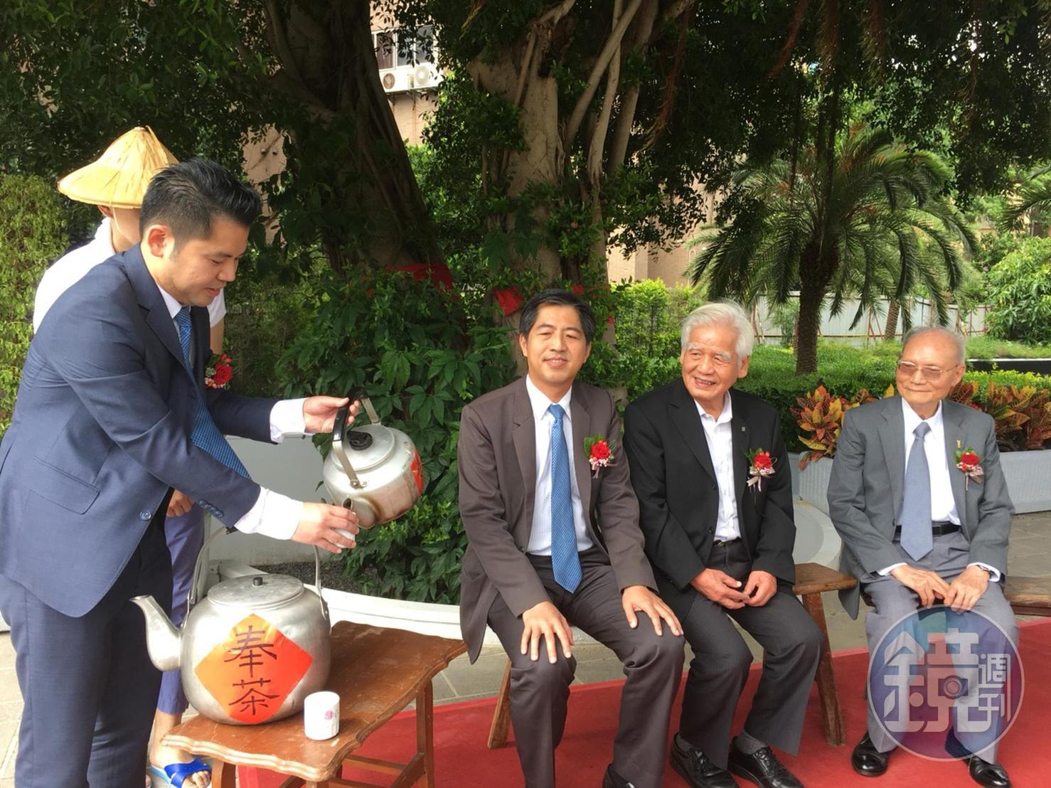 昨日除李文造父子三人外，地主之一的台中香園紀念教養院院長蔡永興（右1）也與會。
