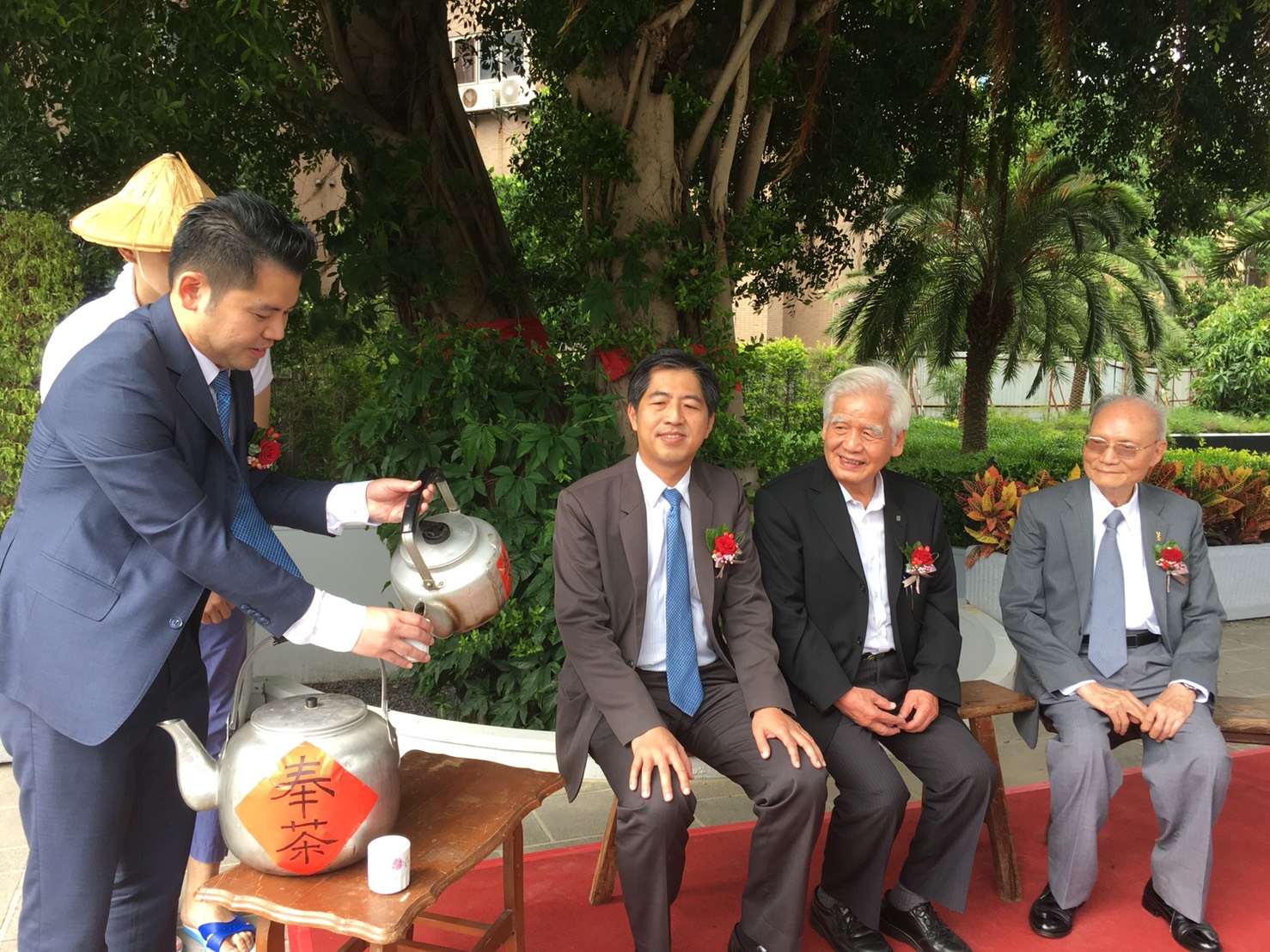 昨日除李文造父子三人外，地主之一的台中香園紀念教養院院長蔡永興（右1）也與會。