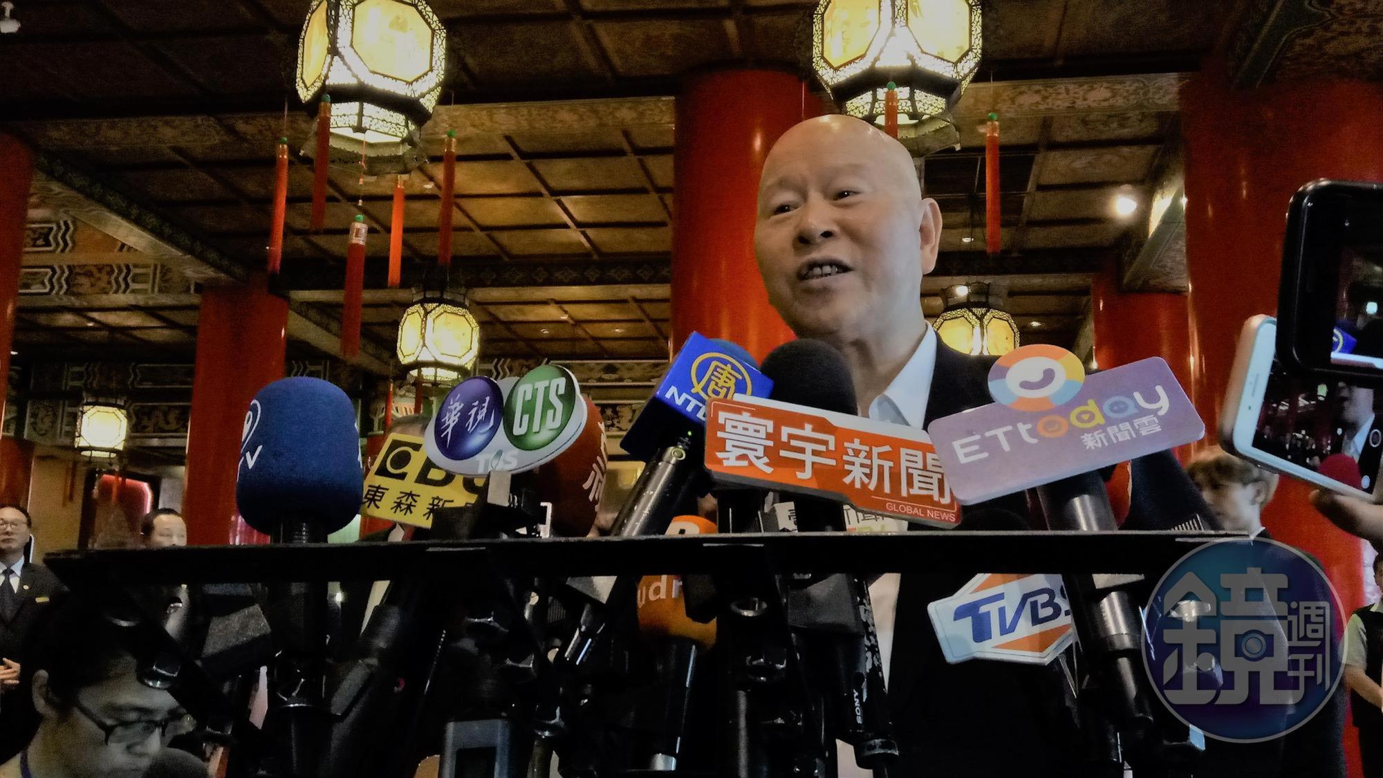 民進黨前主席許信良認為柯文哲講「養虎為患」對民進黨很過份。