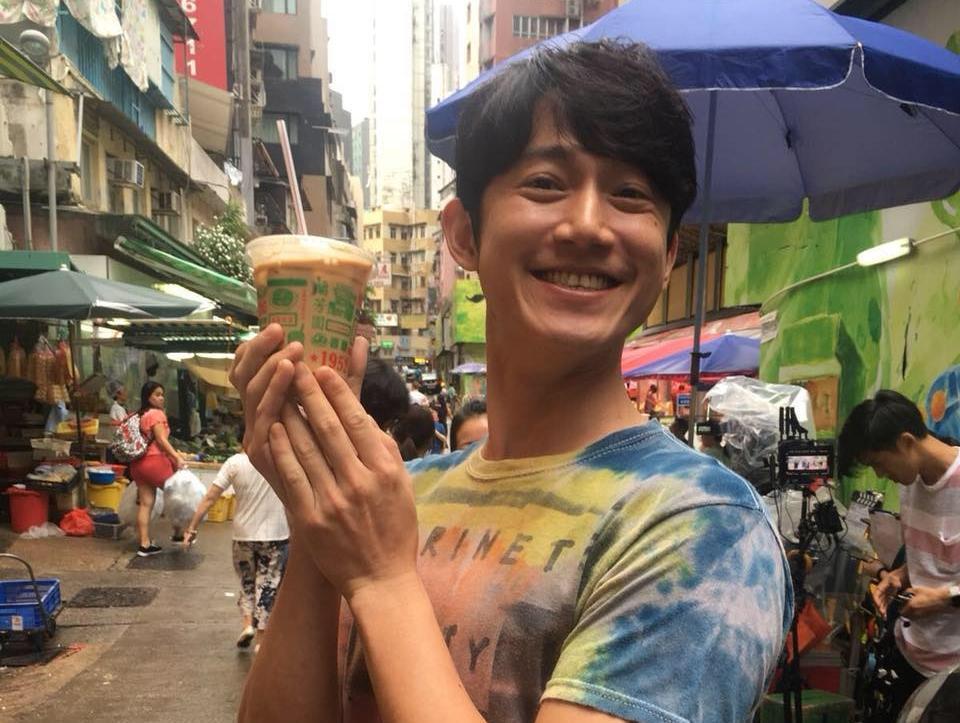 吳慷仁在香港長留一個月學廣東話,還要自己拿衣服到自助洗衣店洗。(翻攝自吳慷仁臉書)