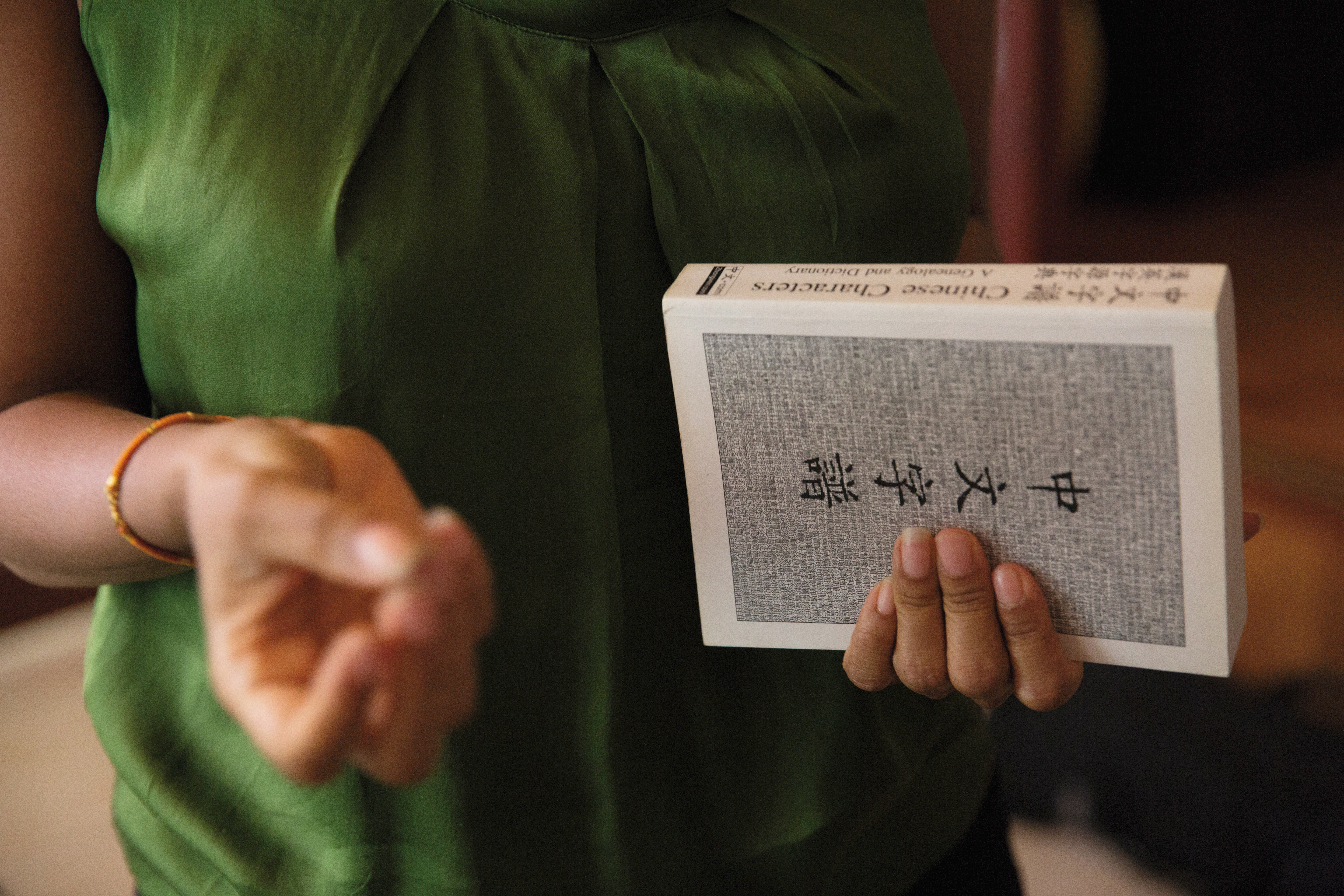 唐華瑄熱愛繁體字,經常朗誦童書練習發音聲調,也經常入迷地研究《中文字譜》。