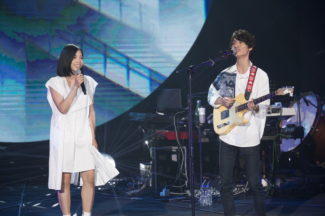 柯智棠和洪佩瑜初次合體演唱近期大受歡迎的〈舞伴〉。