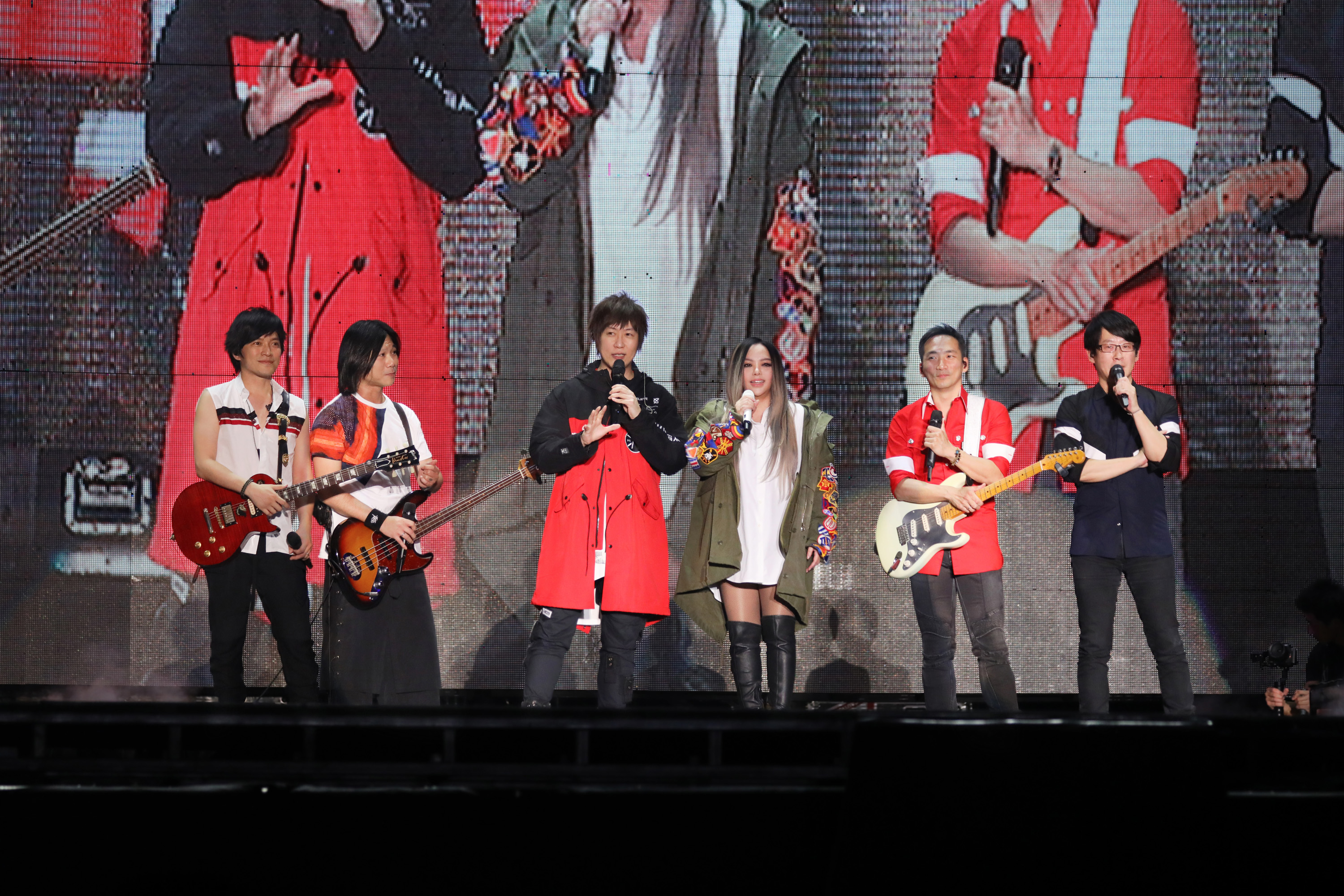 24日演唱會上，五月天找來張惠妹當嘉賓。（相信音樂提供）