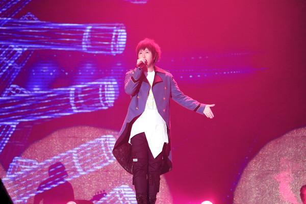 五月天「人生無限公司」演唱會開業17個月已嗨唱了53站，加起來共105場。（相信音樂提供）