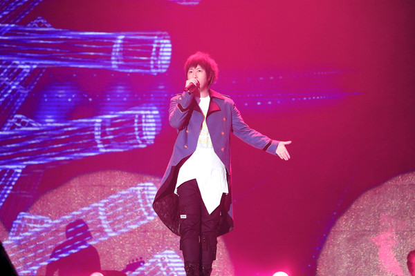 五月天「人生無限公司」演唱會開業17個月已嗨唱了53站，加起來共105場。（相信音樂提供）