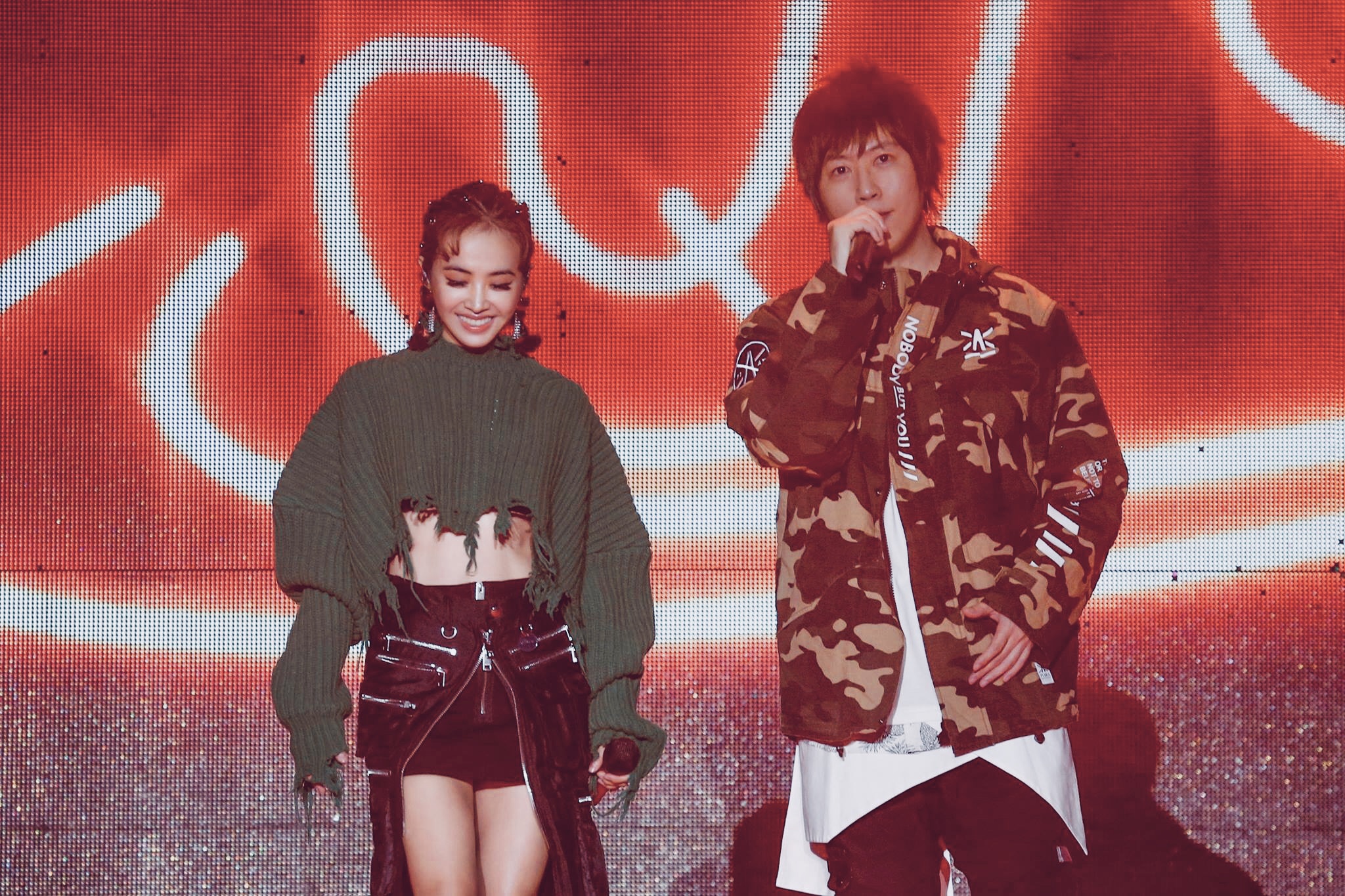 當晚蔡依林穿著長袖毛衣露出小蠻腰及美腿，依舊藏不住性感。（相信音樂提供）