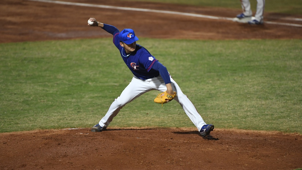 雅加達巨港亞軍棒球項目昨（26日）開打，以業餘球員為主力的台灣隊，由吳昇峰先發主投5局只失1分，是台灣隊能獲勝的重要功臣。（翻攝自網路）