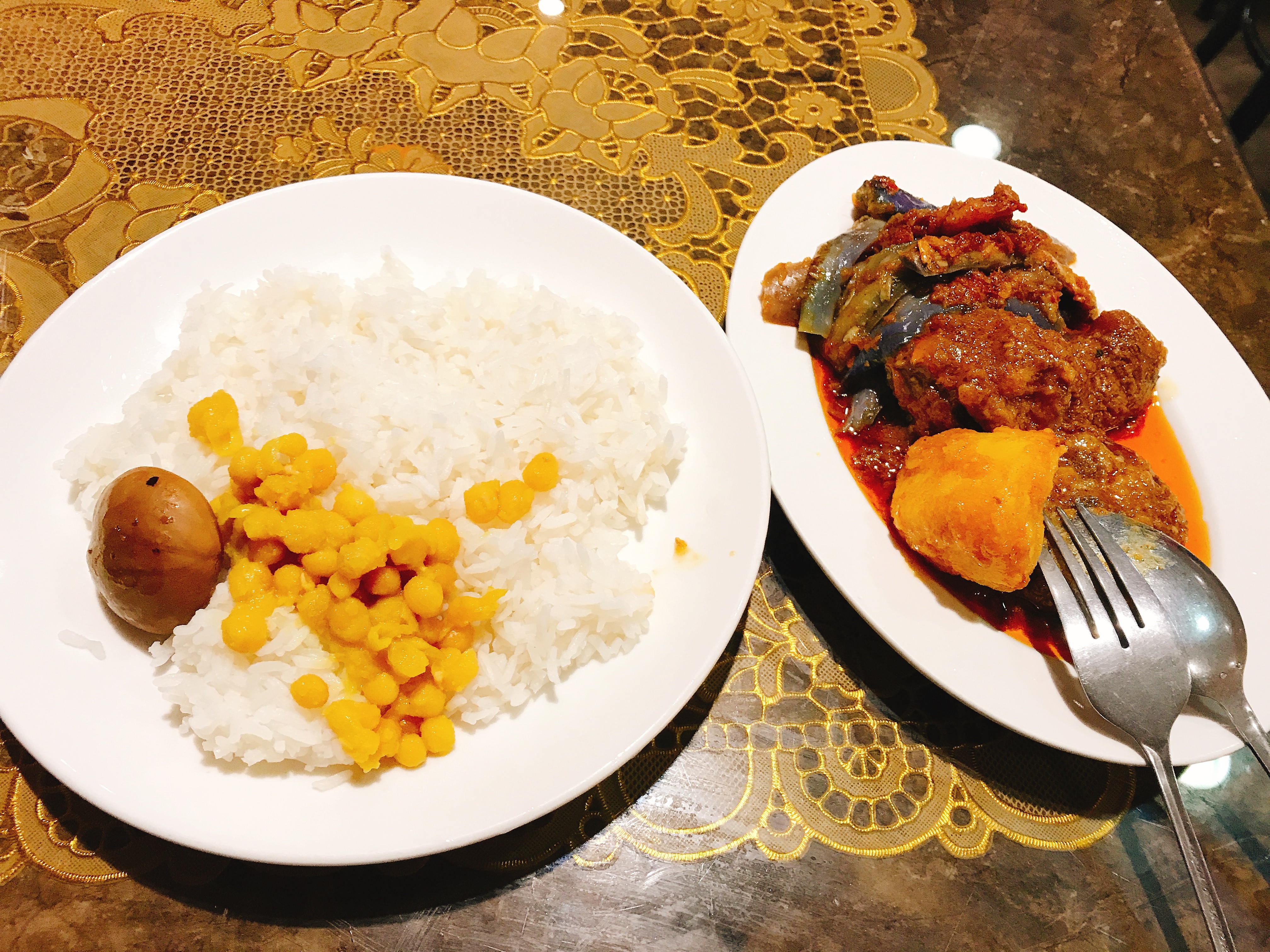 這是王瑞閔的午餐。白飯上的豆子是緬甸臭豆，略帶瓦斯味，吃過之後，流汗也會有味道。（王瑞閔　提供）