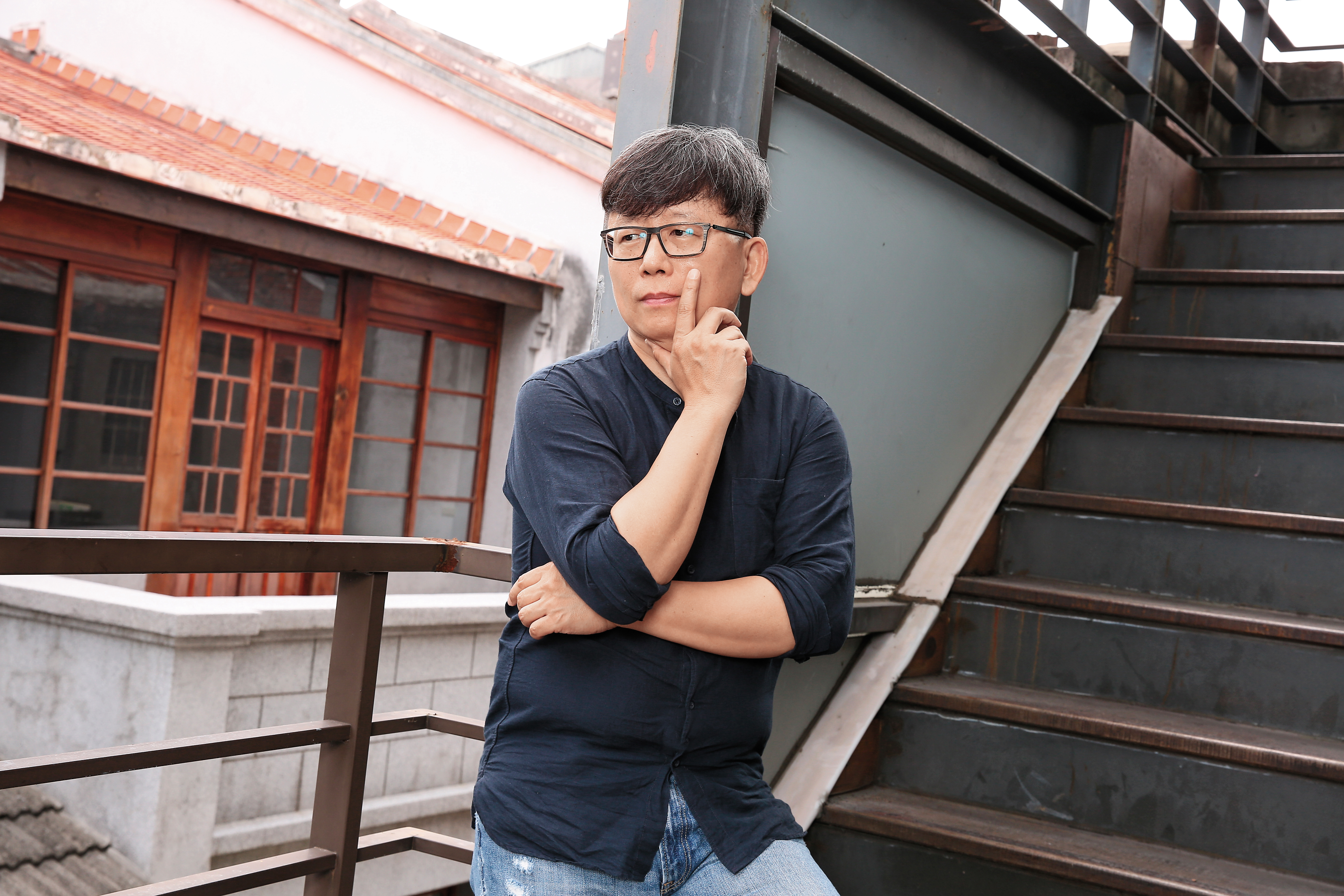 導演楊力州從小對布袋戲懷有濃厚情感，還會自己做布偶玩耍。