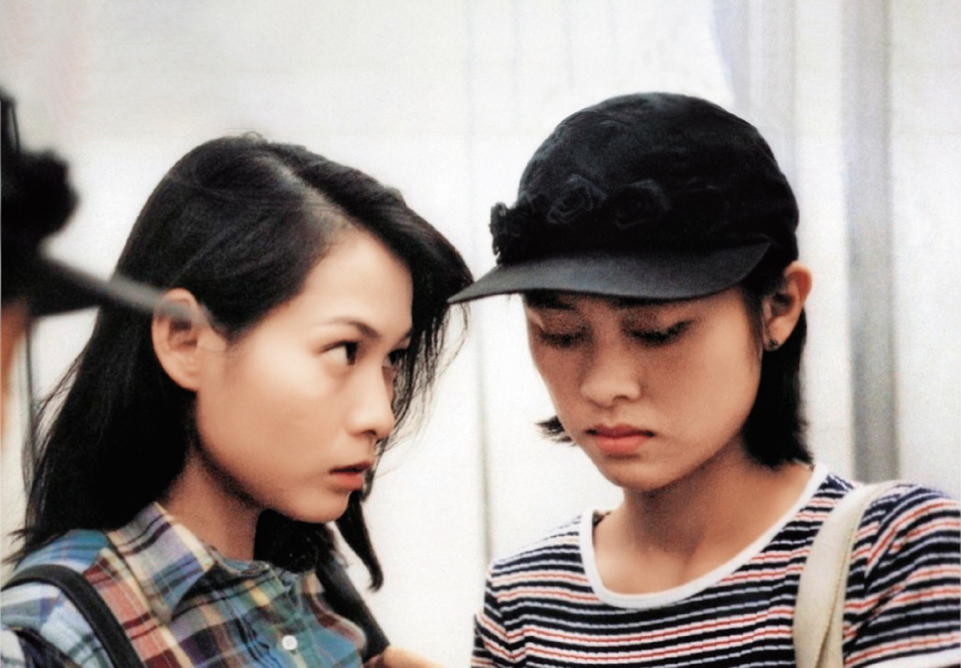 劉若英和曾靜在《美麗在唱歌》扮演一對同志伴侶，兩人也一起在東京影展中封后。