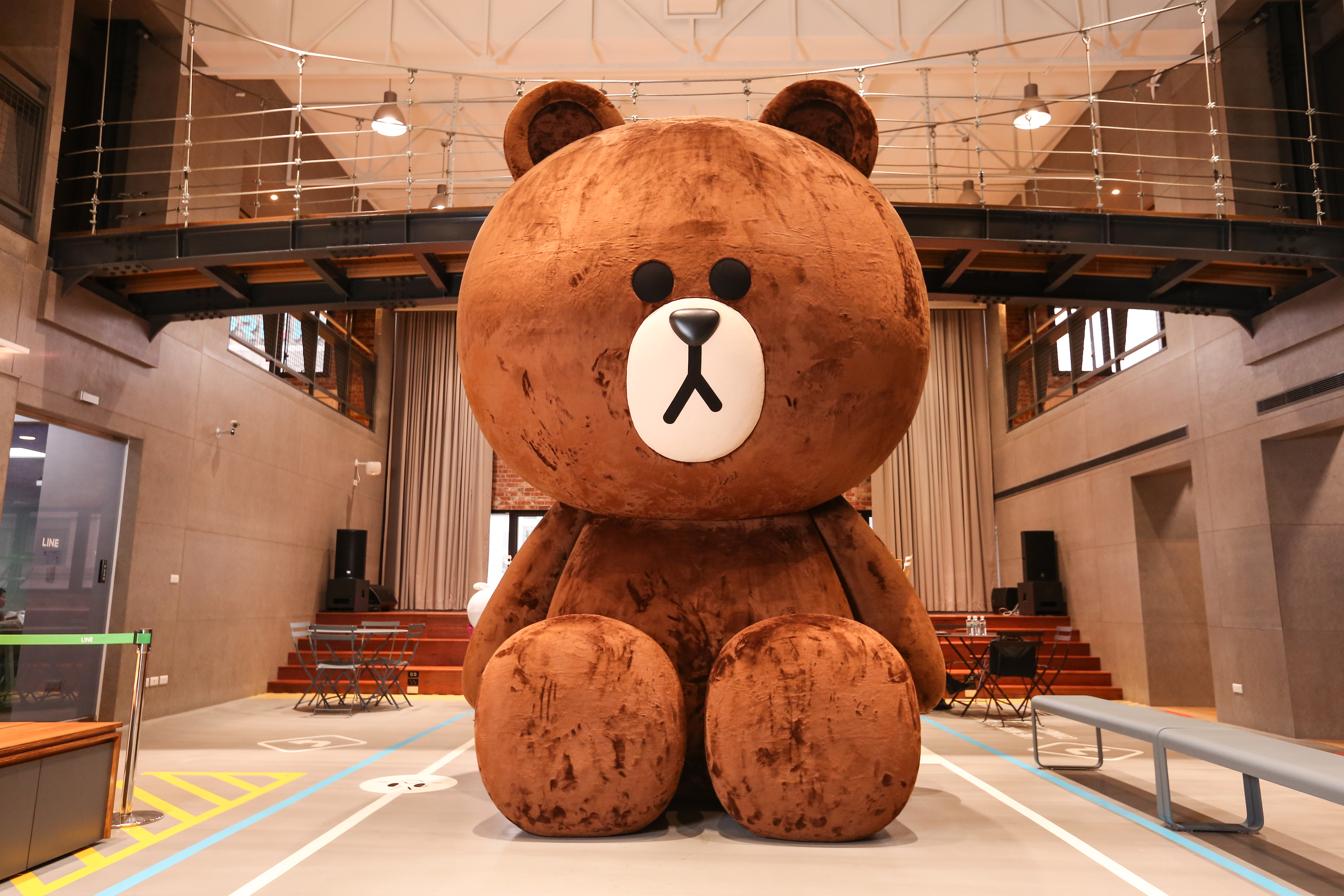 LINE積極爭取純網銀執照,卻被金管會提兩條件。