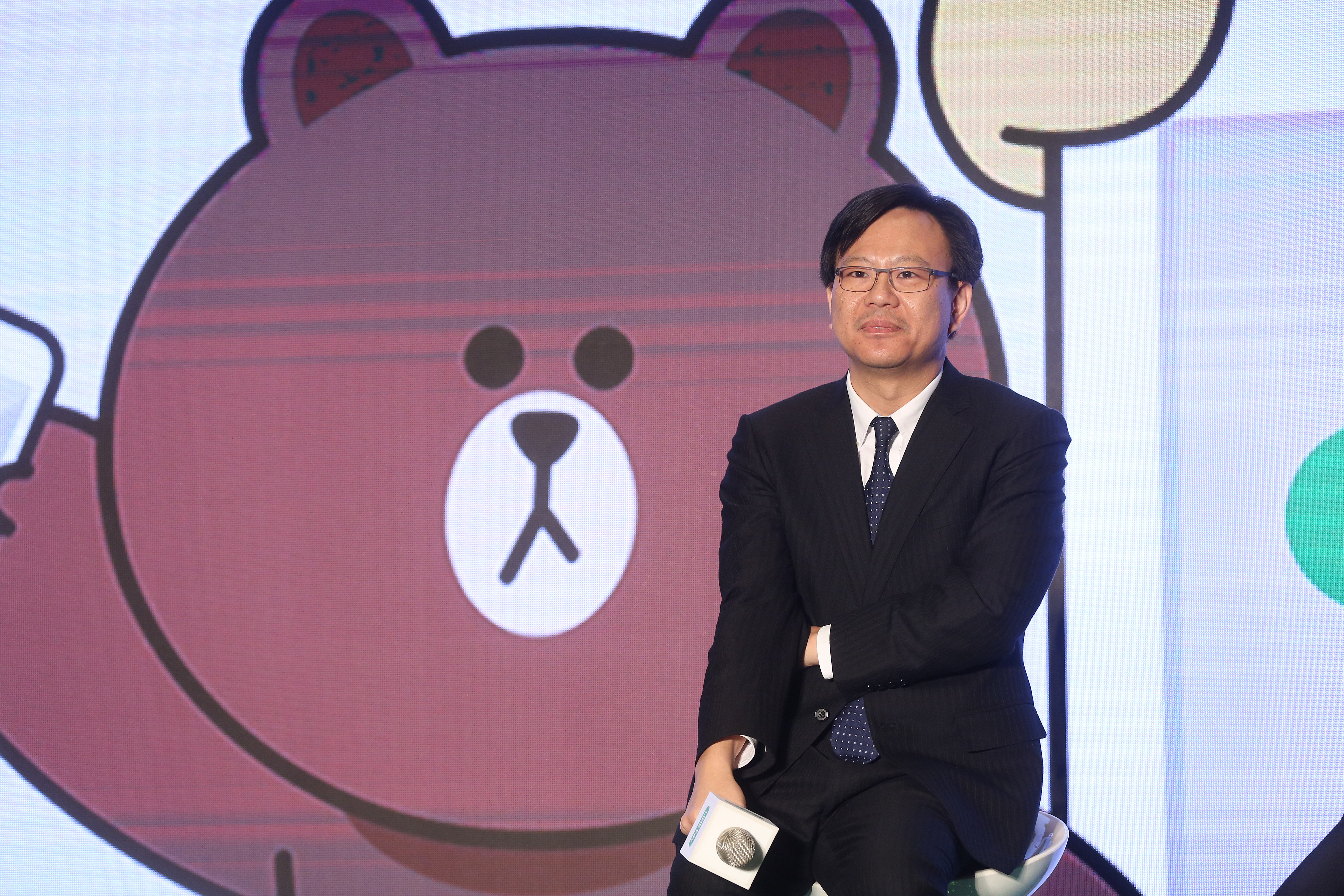 7月底LINE正式對外表態，爭取純網銀執照，台灣連線金融科技股份有限公司（LINE Financial）籌備處負責人劉奕成強調會配合政策。