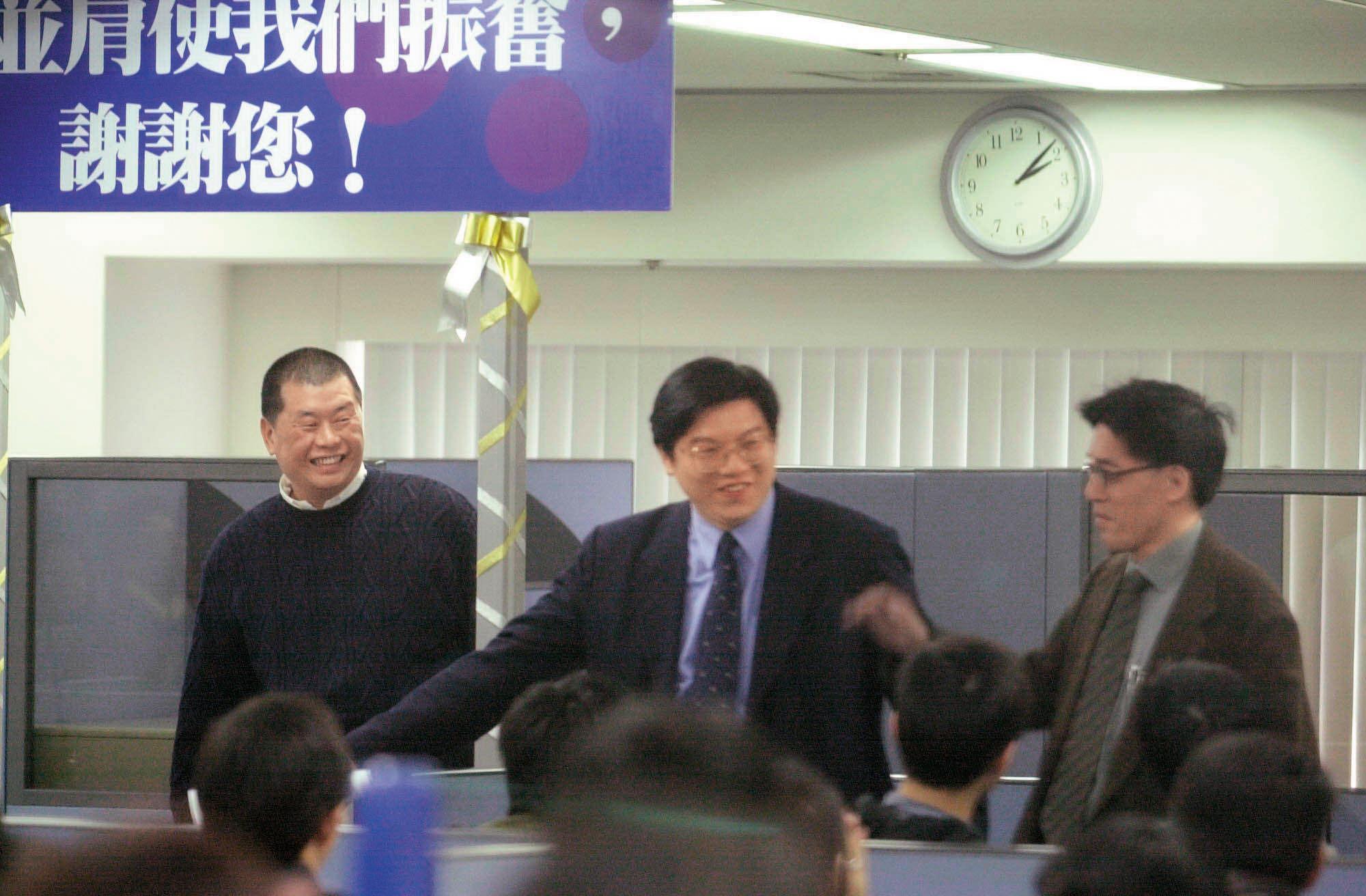 黎智英(左)與裴偉(右)借由《壹週刊》改變台灣媒體生態。右為詹宏志。(聯合知識庫)