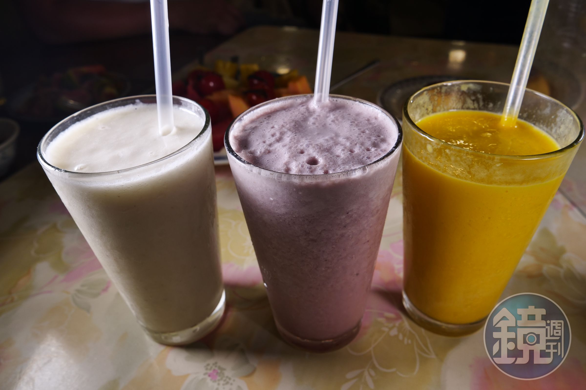 3杯以當季土芒果、巨峰葡萄及釋迦打的果汁，新鮮好喝。（120元～200元／杯）