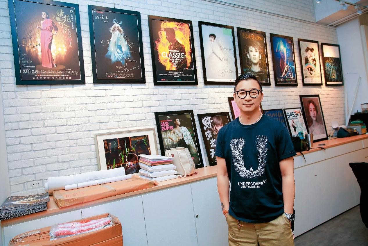 陳鎮川創立的源活娛樂，每年製作流行音樂演唱會場次上看150場，在產業占有重要地位。