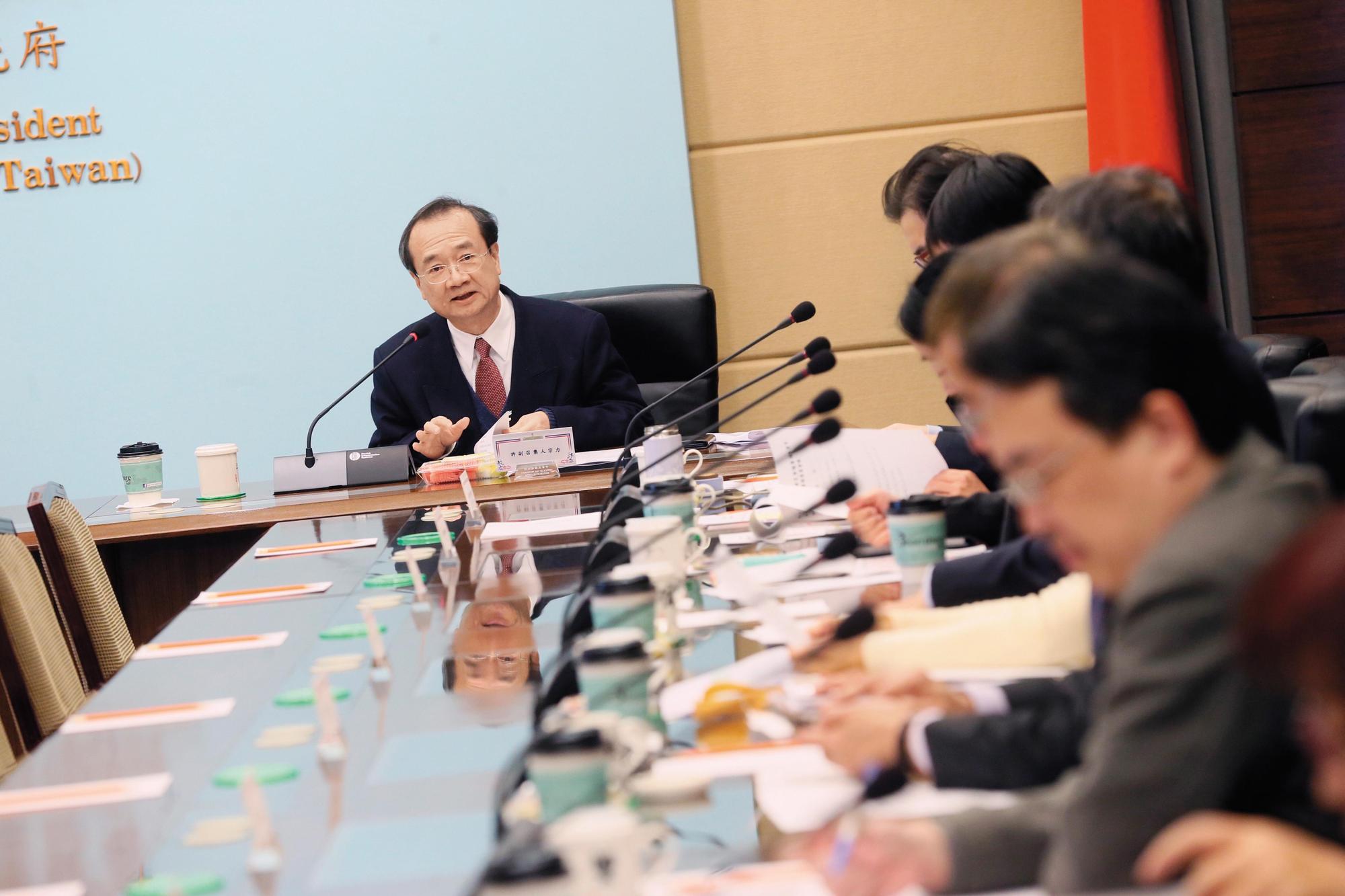 司改國是會議期間，各界建議推動重罪羈押制度，但修法草案仍要經法官審酌才能押人。圖左為司法院長許宗力。（總統府提供）