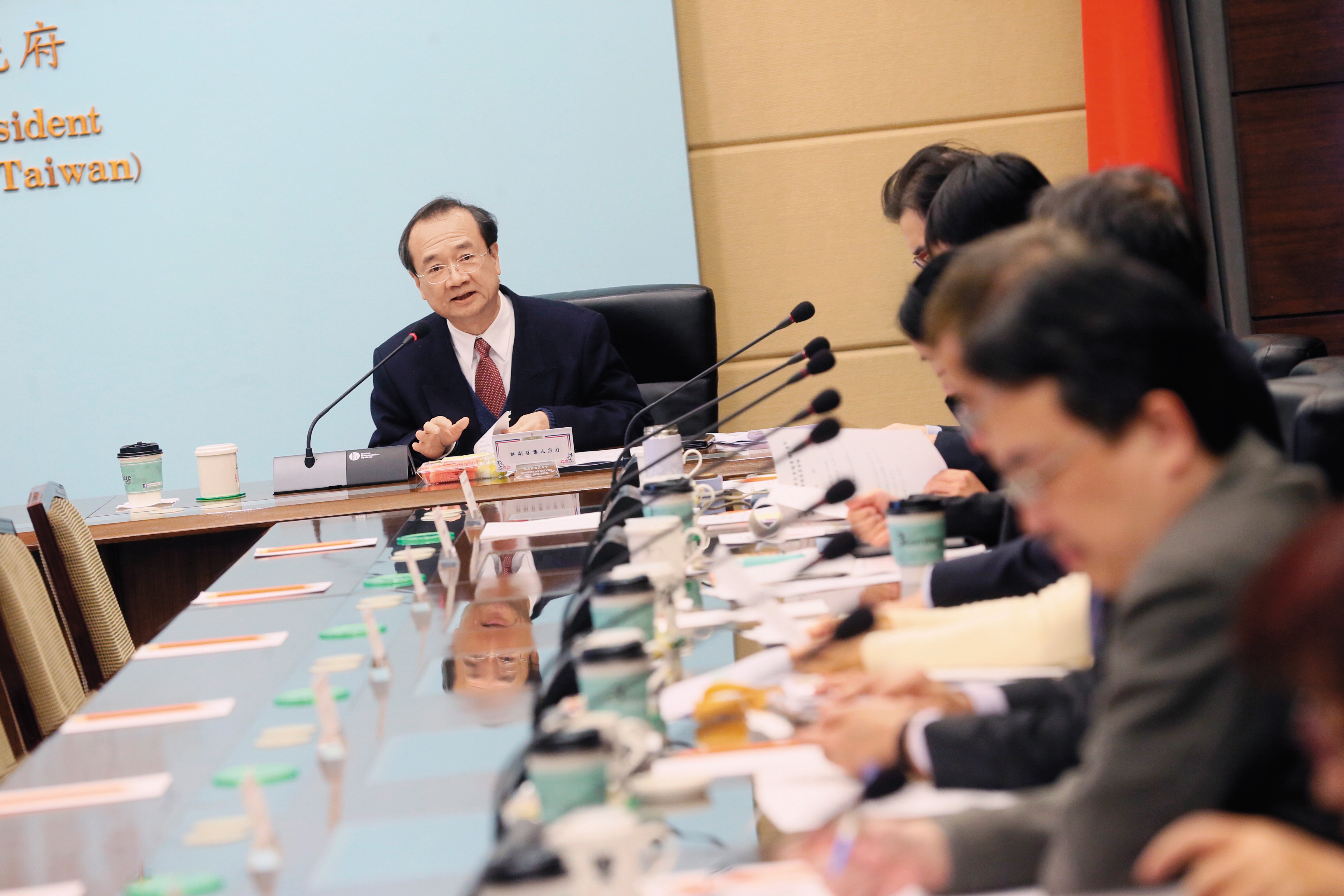 司改國是會議期間，各界建議推動重罪羈押制度，但修法草案仍要經法官審酌才能押人。圖左為司法院長許宗力。（總統府提供）