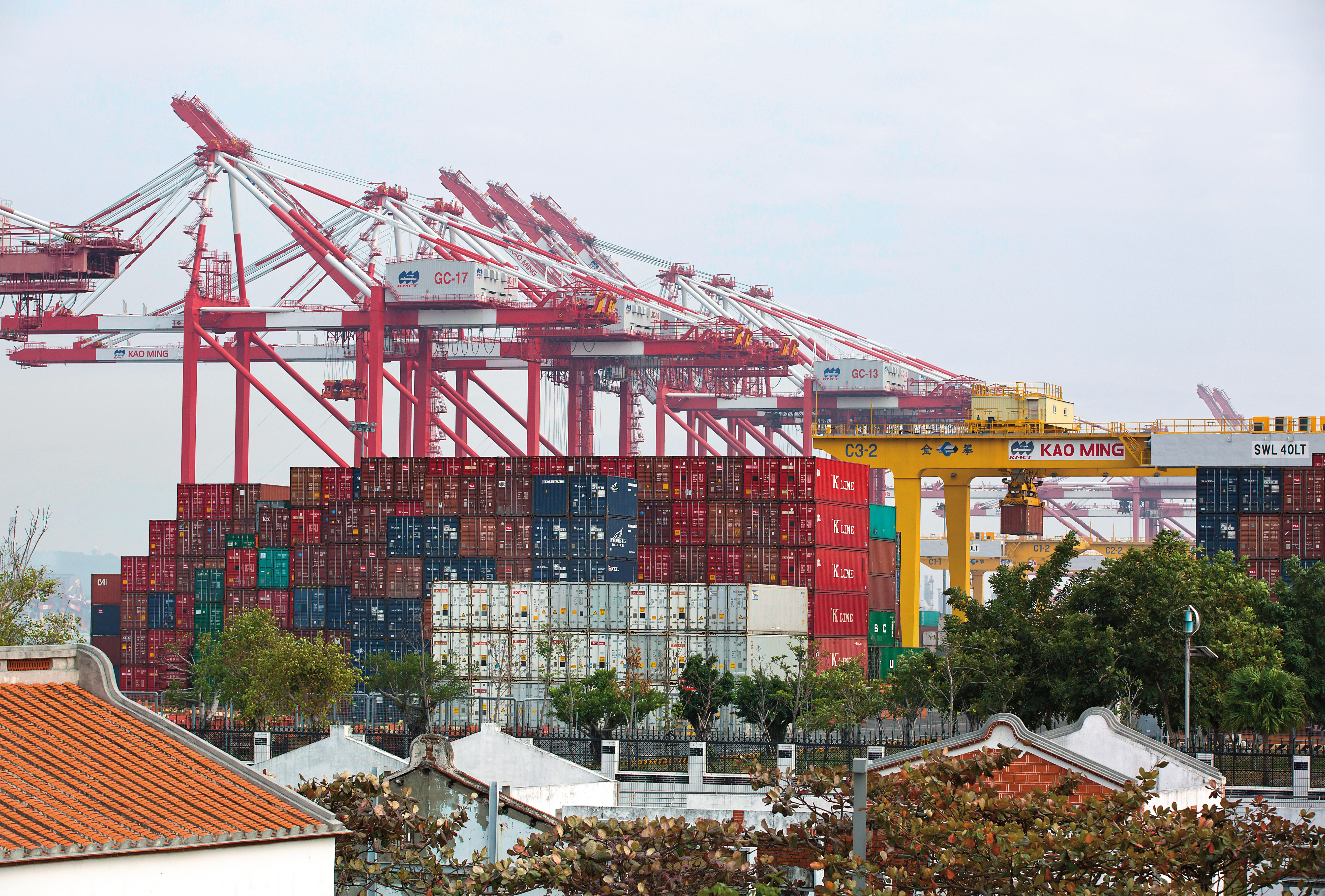 台灣經濟復甦是現在進行式，股市維持高檔，出口強勁、消費上揚，就業市場熱絡。