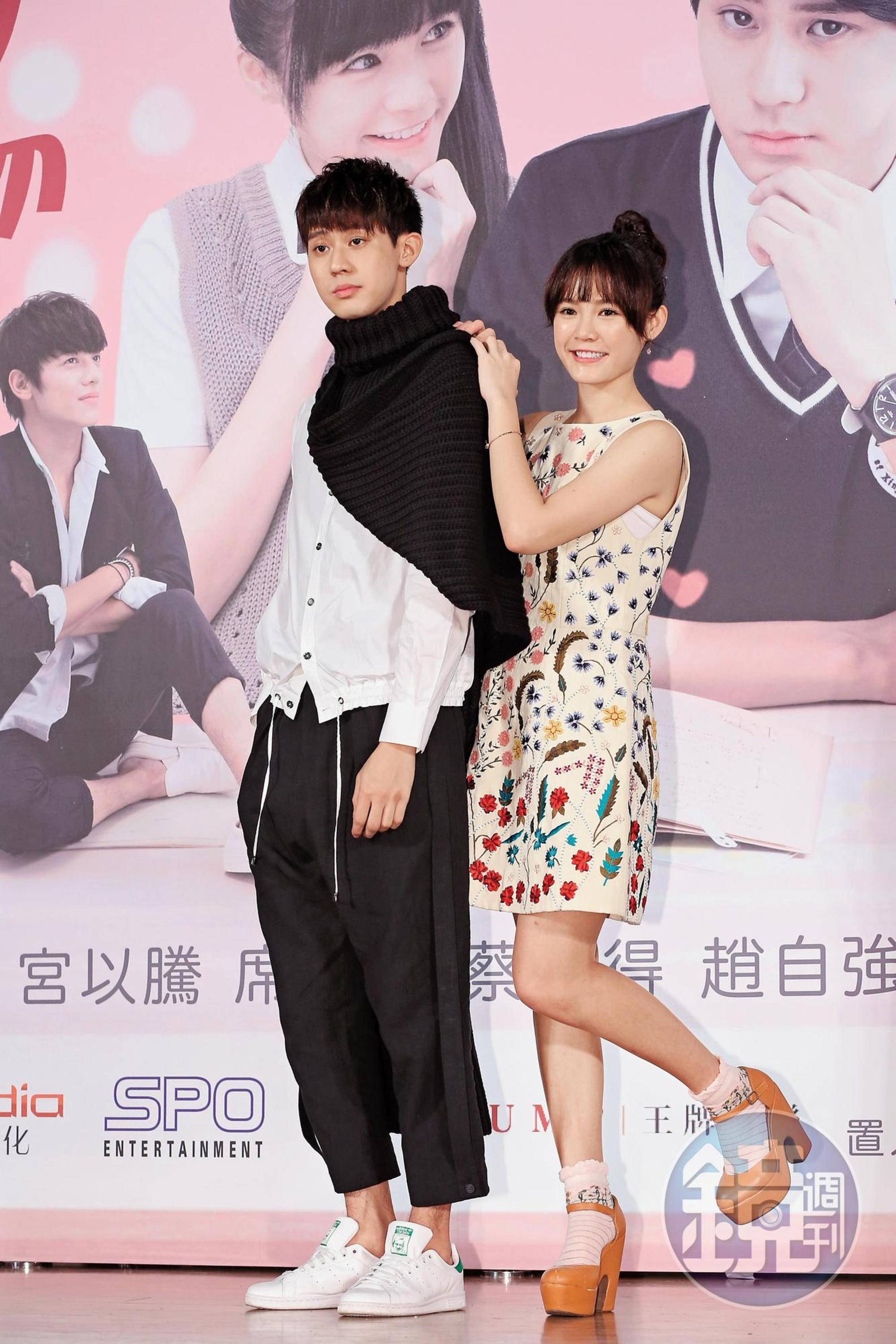 吳心緹(右)與李玉壐因合作《惡作劇之吻Miss In Kiss》日久生情,吳心緹更被本刊拍到和李玉壐過夜13小時,只是戀情不到半年,因吳心緹疑神疑鬼個性告吹。