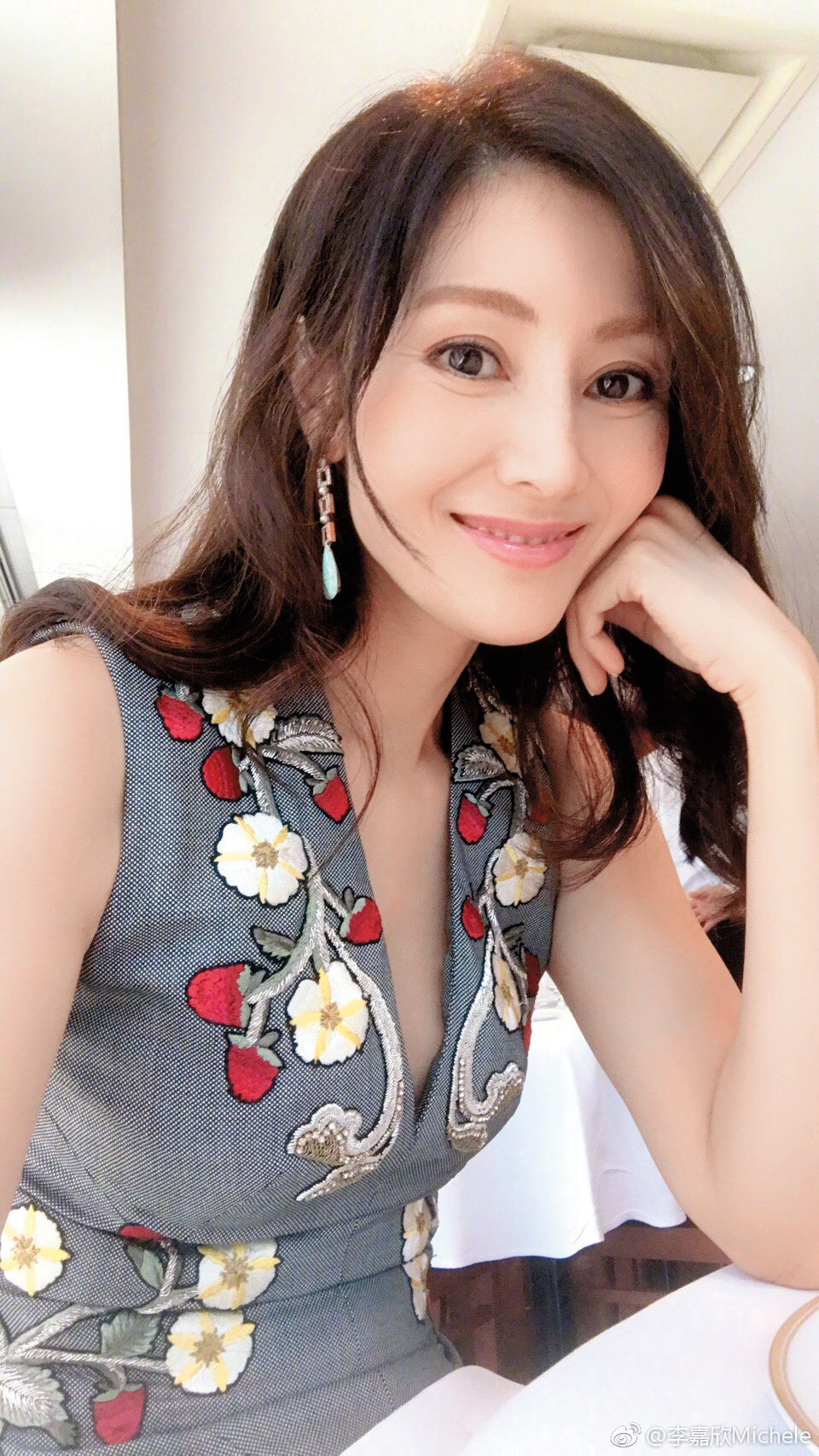 港姐李嘉欣嫁給中建企業集團小開許晉亨，也幫姊姊牽線嫁給富豪。（摘自微博）