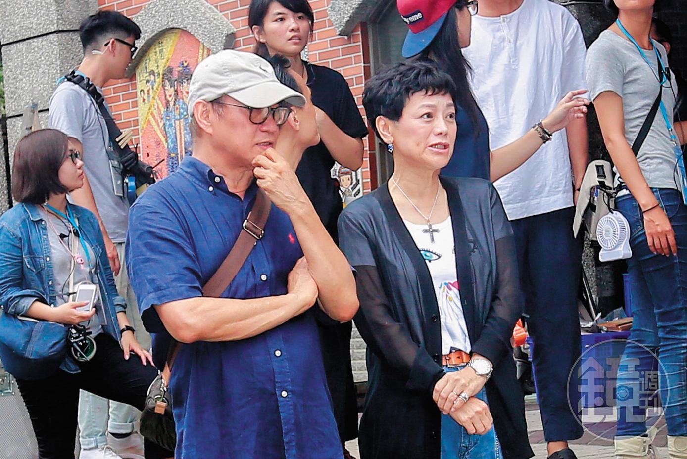 監製張艾嘉(右)、廖慶松(左)各自在前期編劇與後期剪接給予協助。