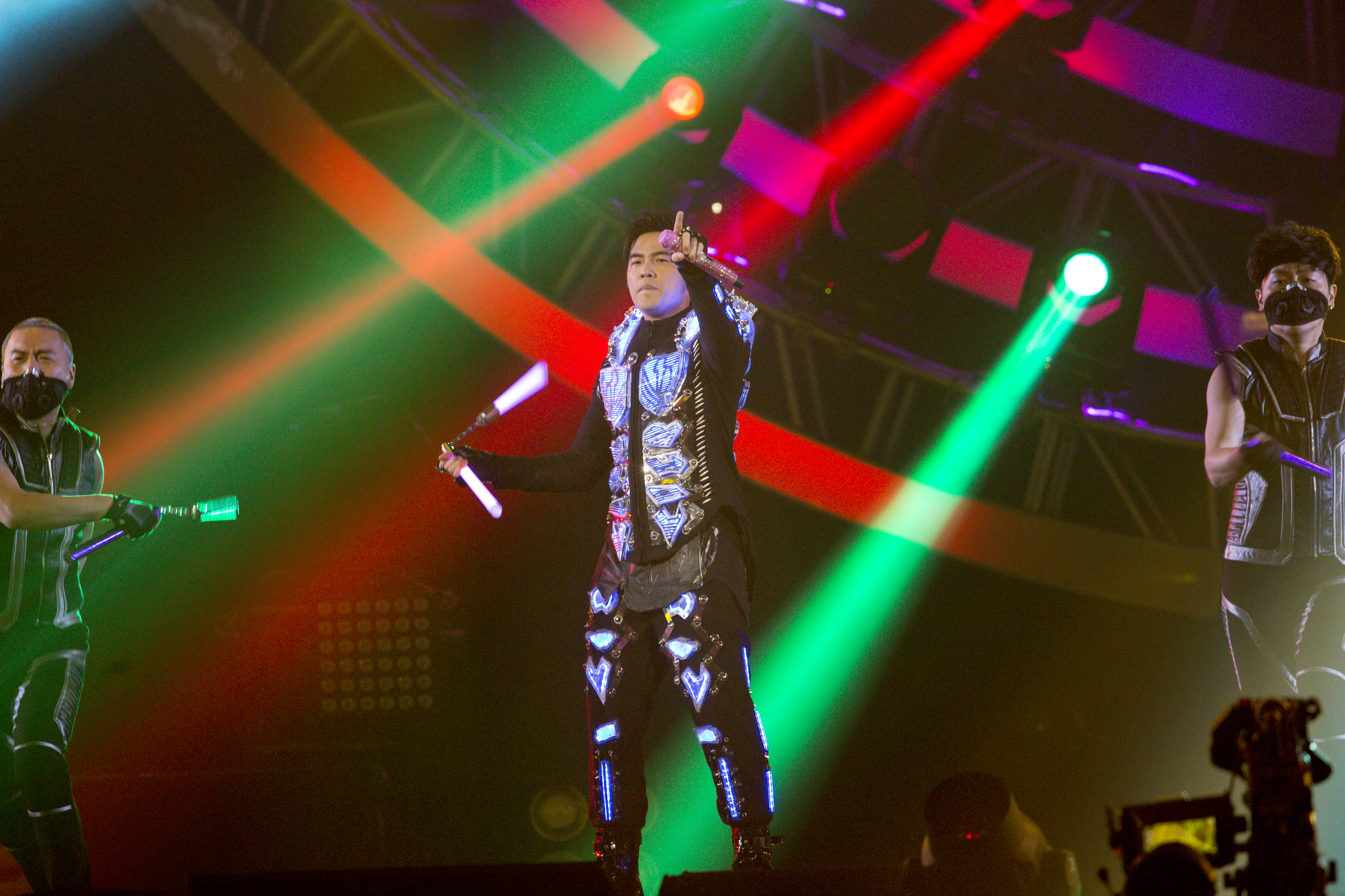 周杰倫愛車眾所皆知，最近還因為在路上看到喜歡的名車而跟著對方一直走想要求合照。