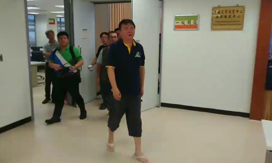 高市多處積水，宣布停班課又慢挨轟，代理市長許立明出面澄清。