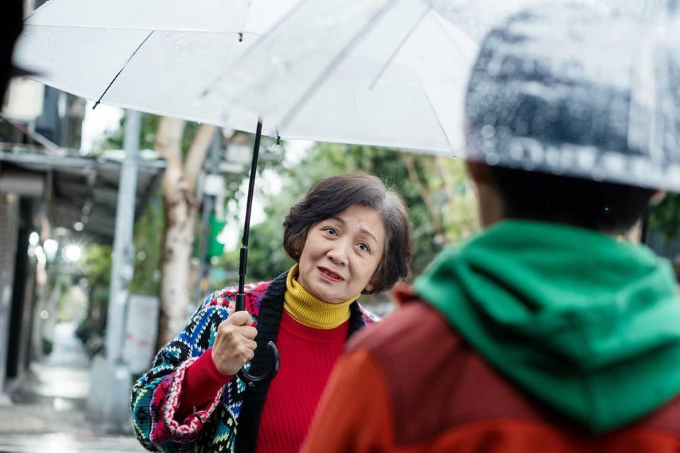 鮑起靜在《生生》演出一個自知死期將至,依然要盡情享受人生的奶奶。(華映提供)