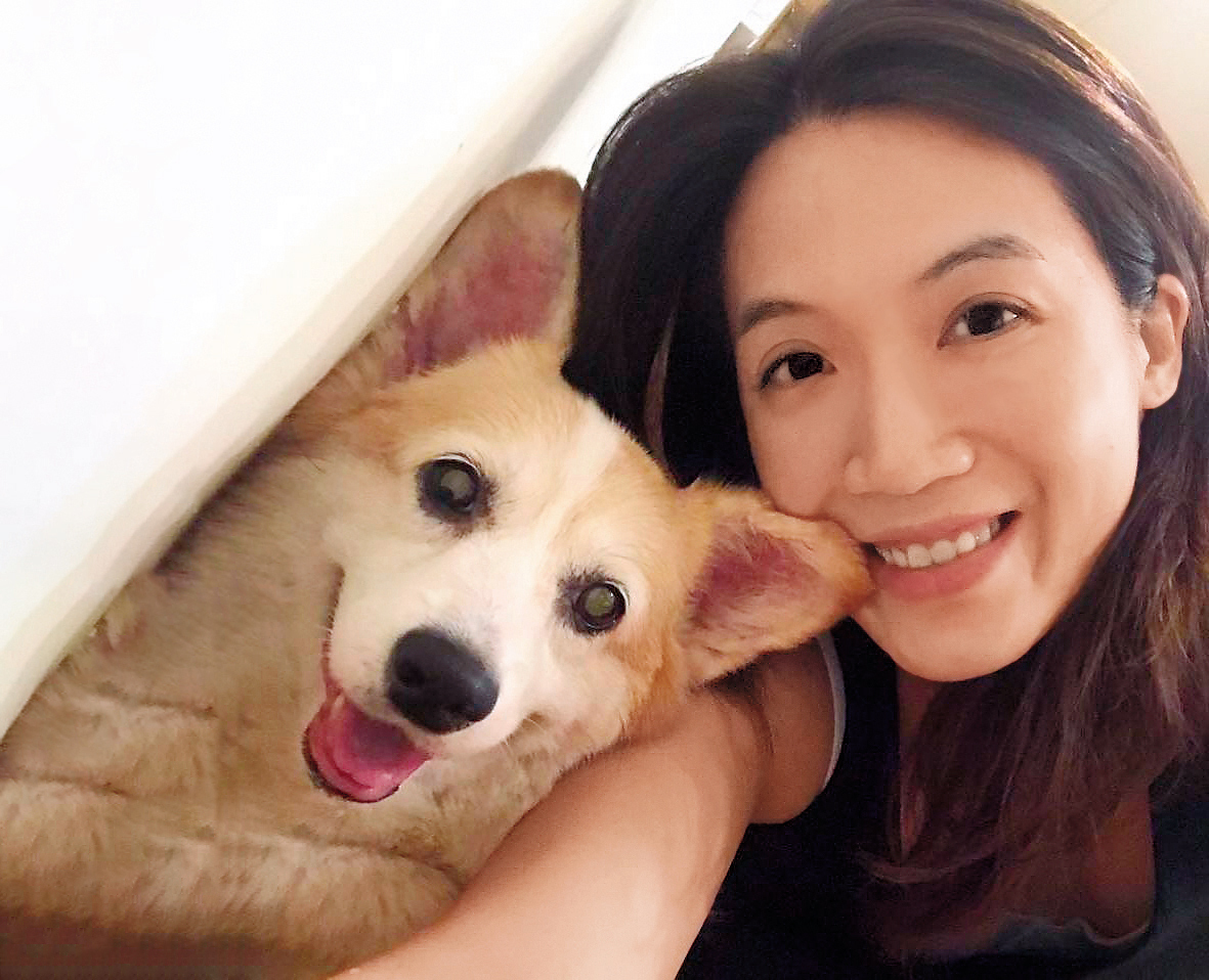 連詠心臉書公開動態,貼文多半是與藝術有關的圖畫作品或照片,大頭貼難得露臉。(翻攝自連詠心臉書)