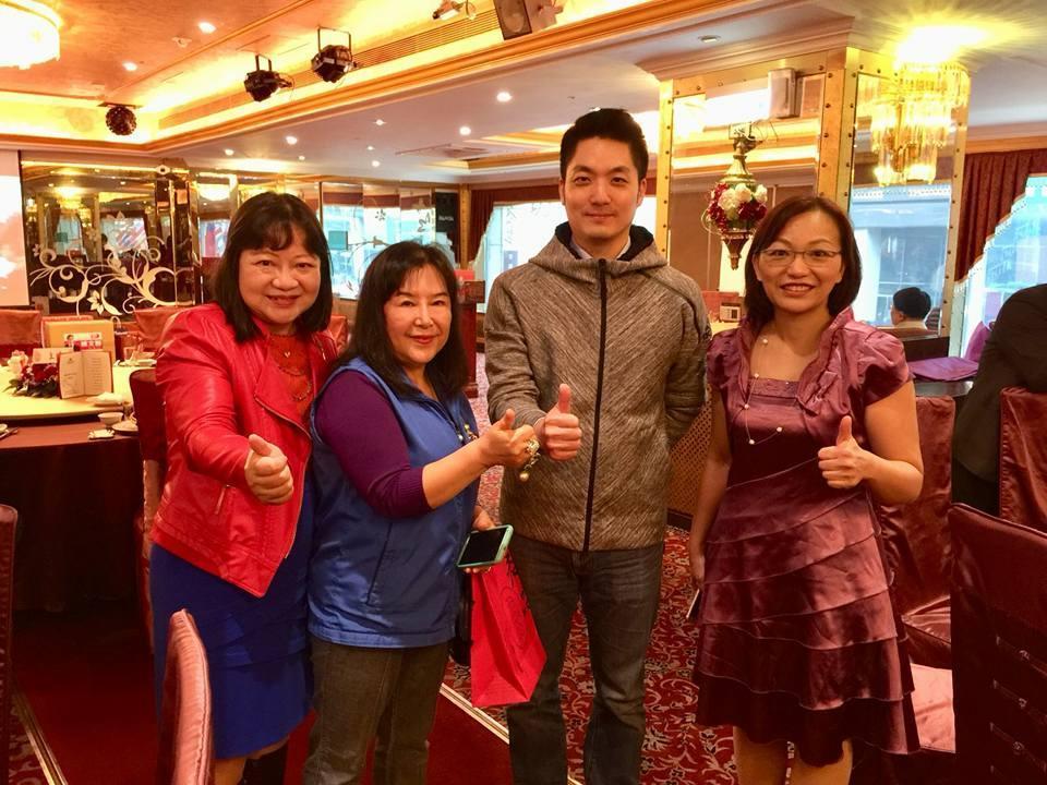 杜彩菊(左2)登記參選台北市議員,圖為今年一月他與立委蔣萬安(右2)合照。(翻攝自杜彩菊臉書)