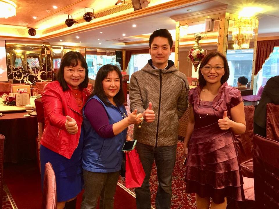 杜彩菊（左2）登記參選台北市議員，圖為今年一月他與立委蔣萬安（右2）合照。（翻攝自杜彩菊臉書）