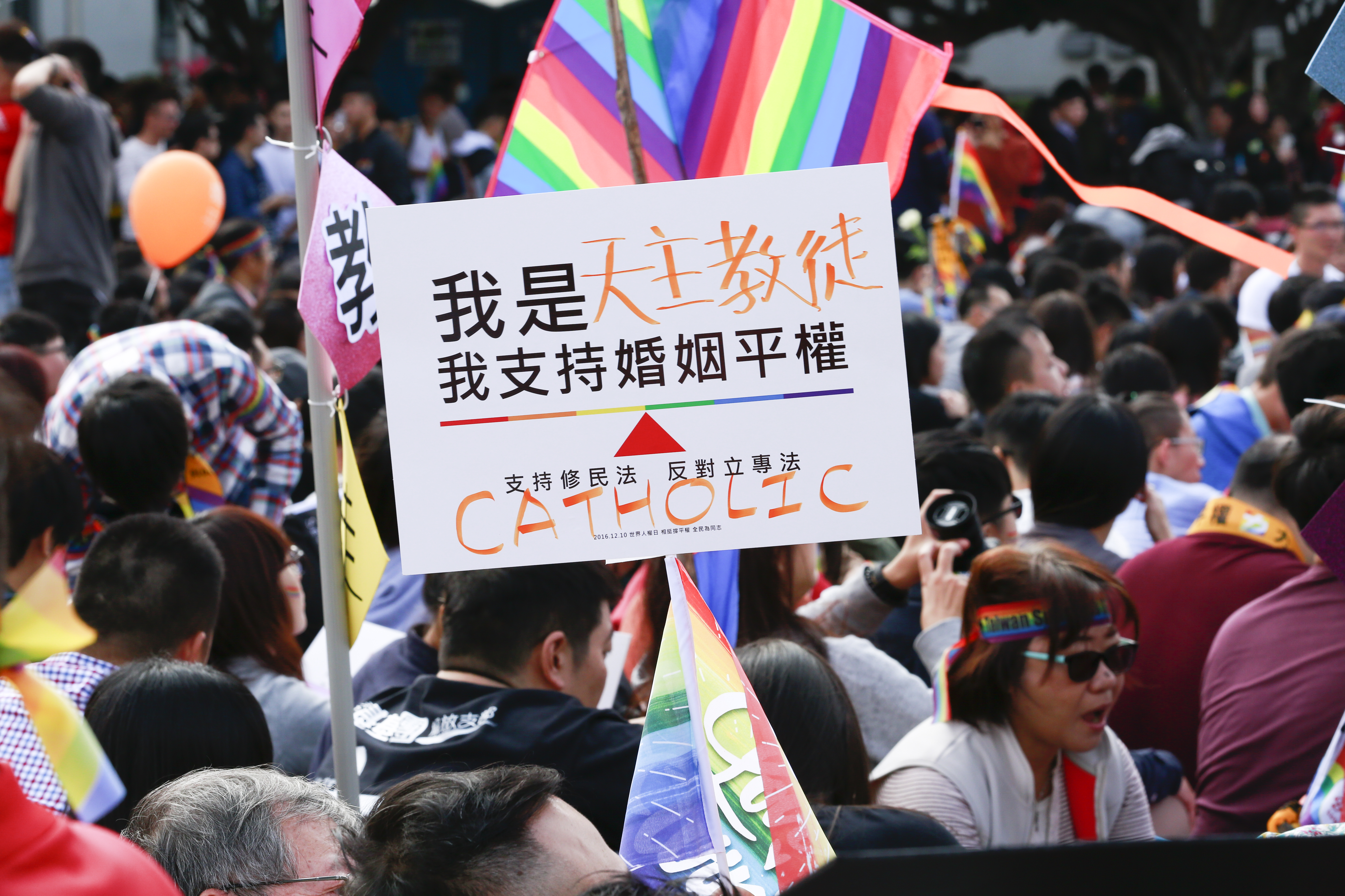 同性婚姻納入民法公投連署拚1個多月，已達成27萬份連署書。