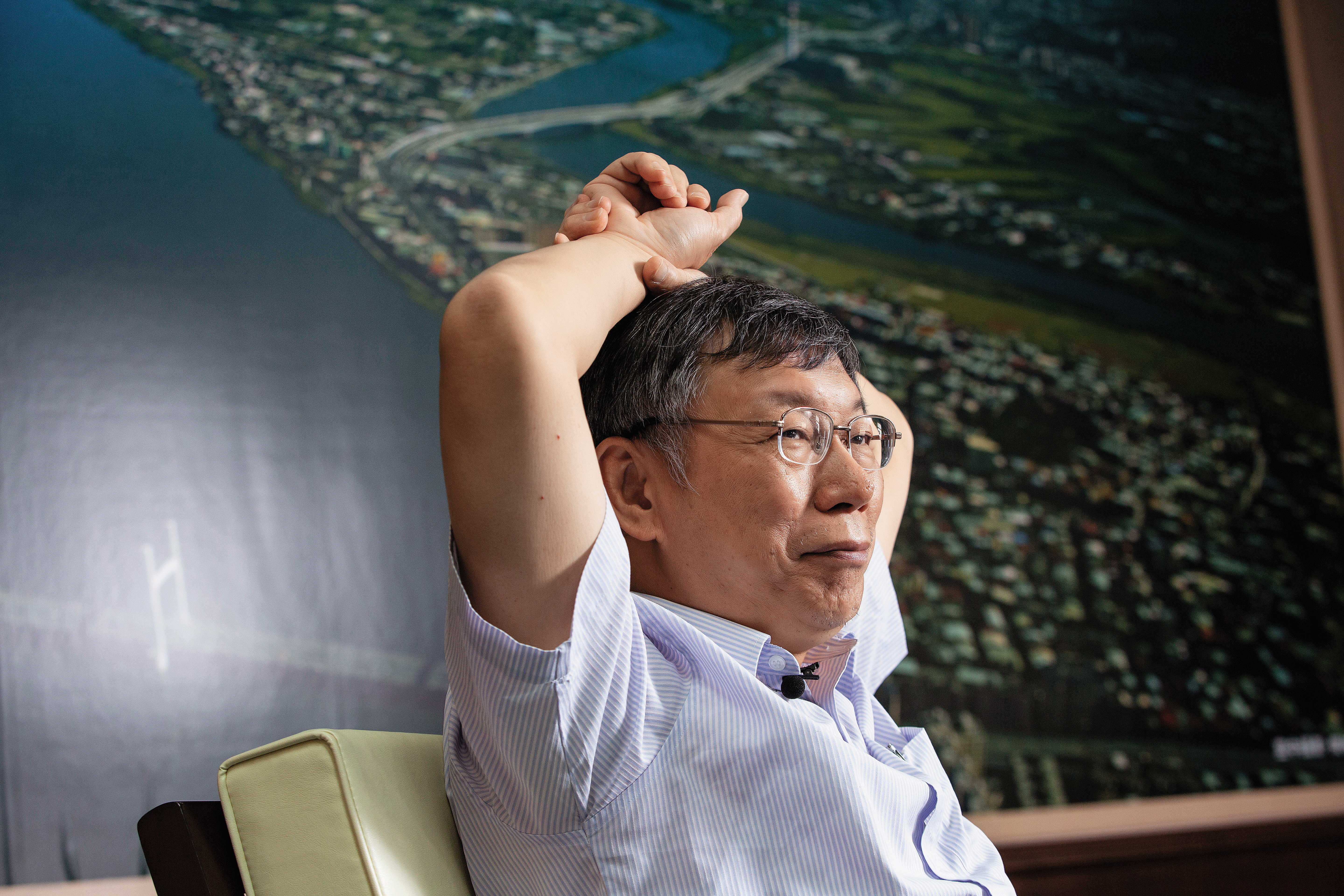 台北市長柯文哲強調堅持財政紀律才能端出政績，並抨擊各縣市加碼發重陽敬老金是為了騙選票。