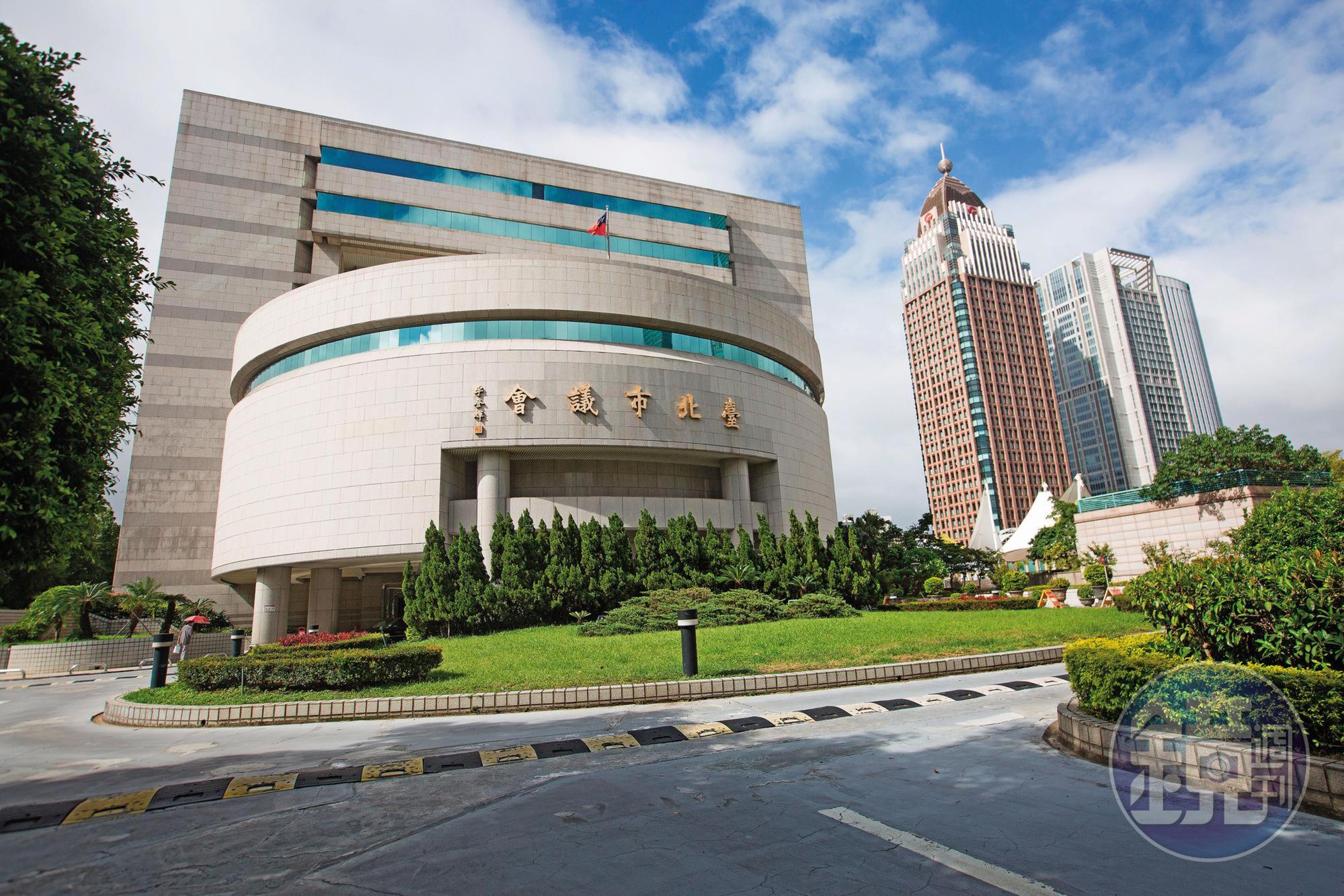 伍男與阿奇發生衝突後，竟還找上多名台北市議員陳情。