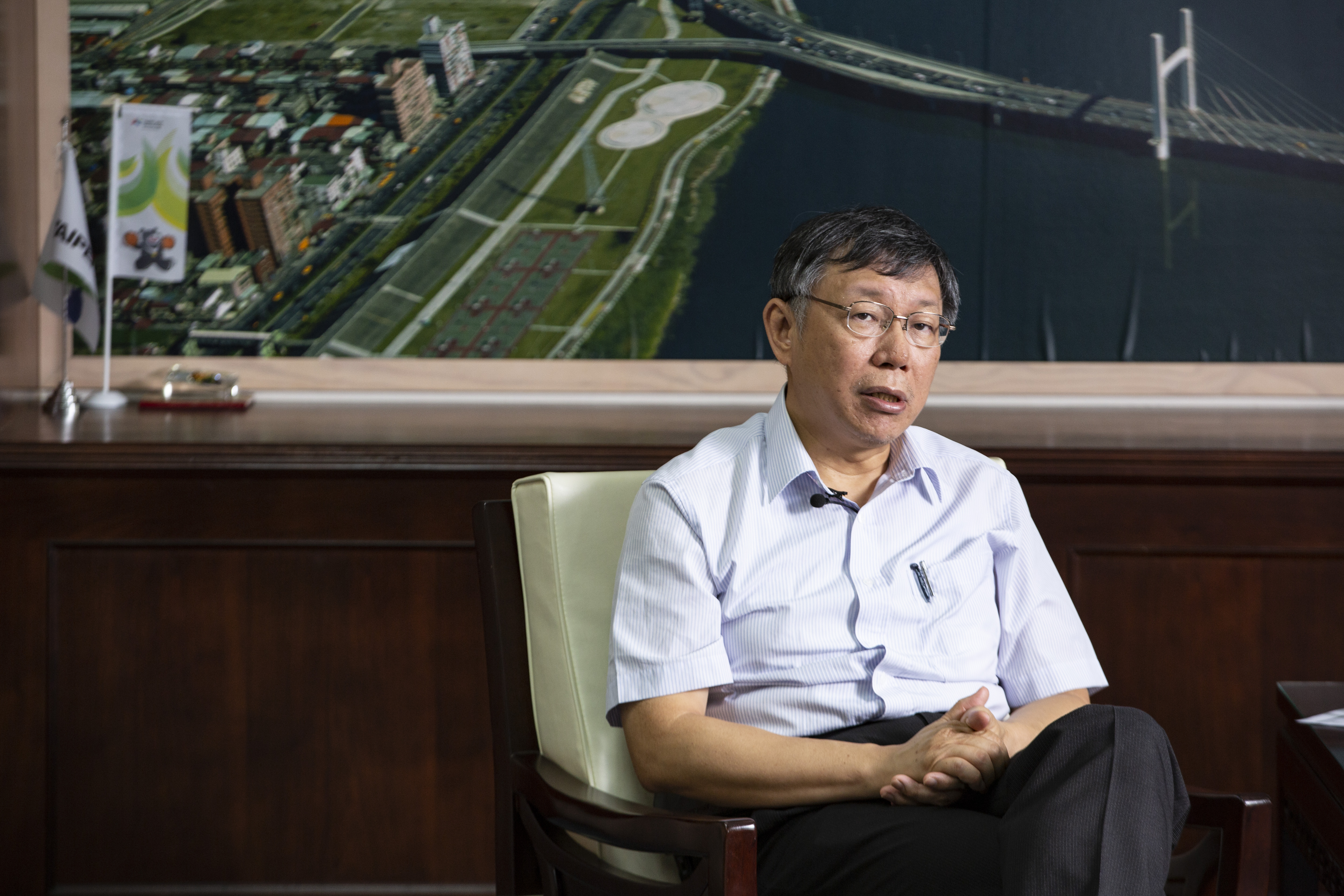 衛福部回函給北市衛生局的公文中，引述最高行政法院100年度判字第2155號判決理由，北市衛生局才據以認定柯受訪仍屬「執行業務」範疇。  