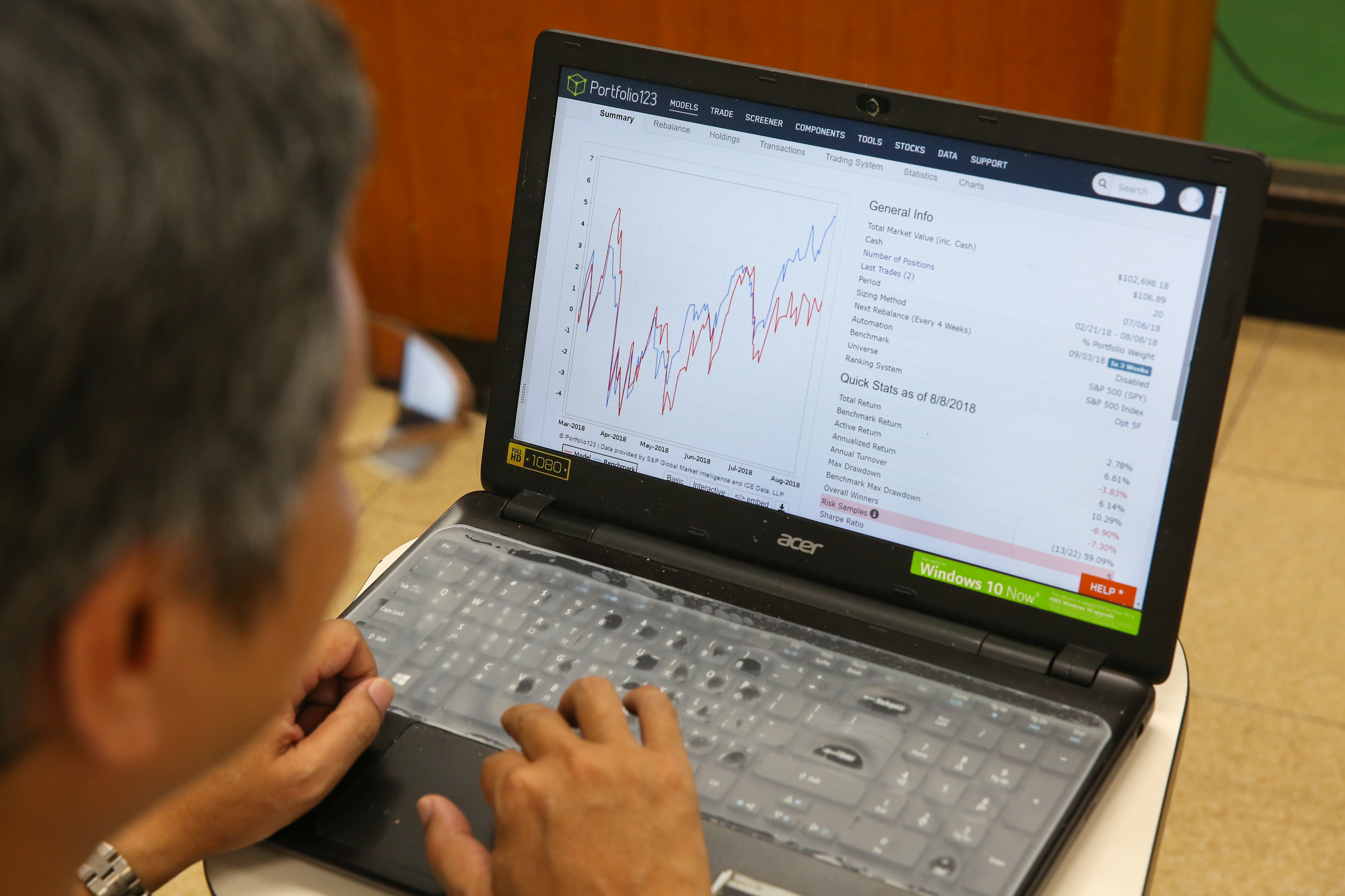 葉怡成表示,投資組合要定期再平衡,最忌諱在股價下跌、心理波動時被迫調整持股。