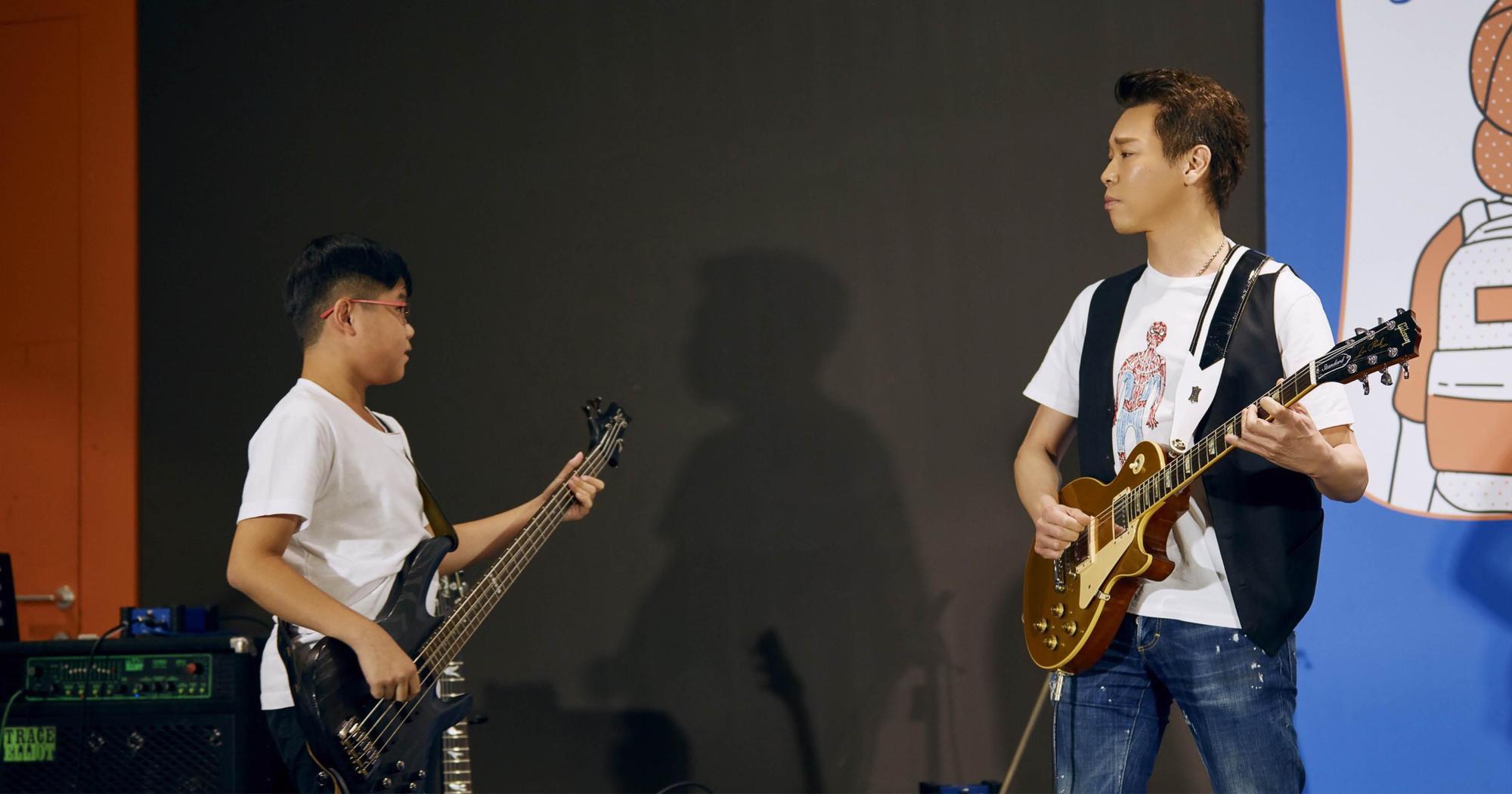 陶喆日前在台北文創中心,舉辦為期5天的《小小音樂人》流行音樂夏令營。(偉大提供)